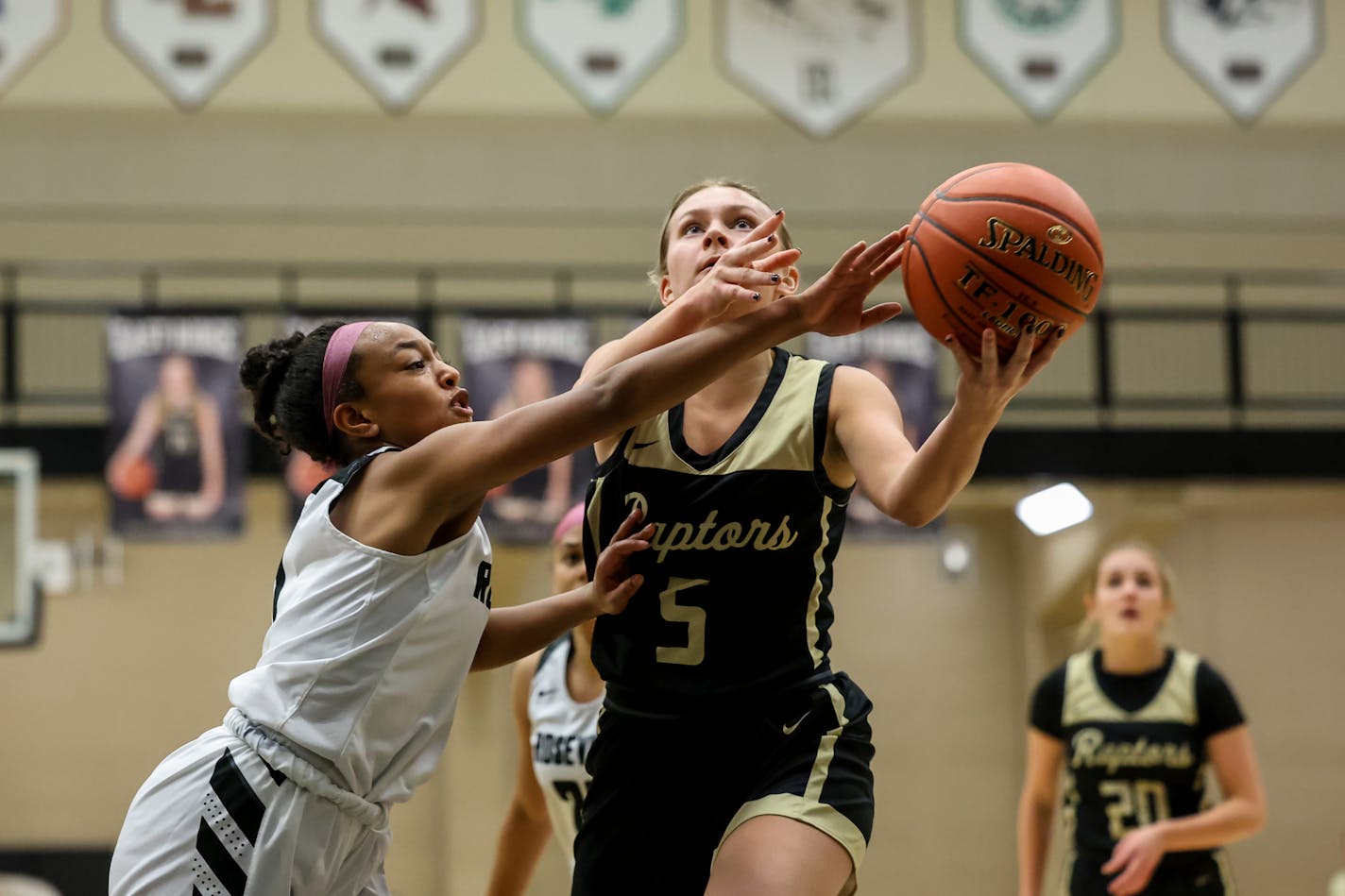 Roseville vs East Ridge on December 9, 2022. Photo by Cheryl A. Myers, SportsEngine