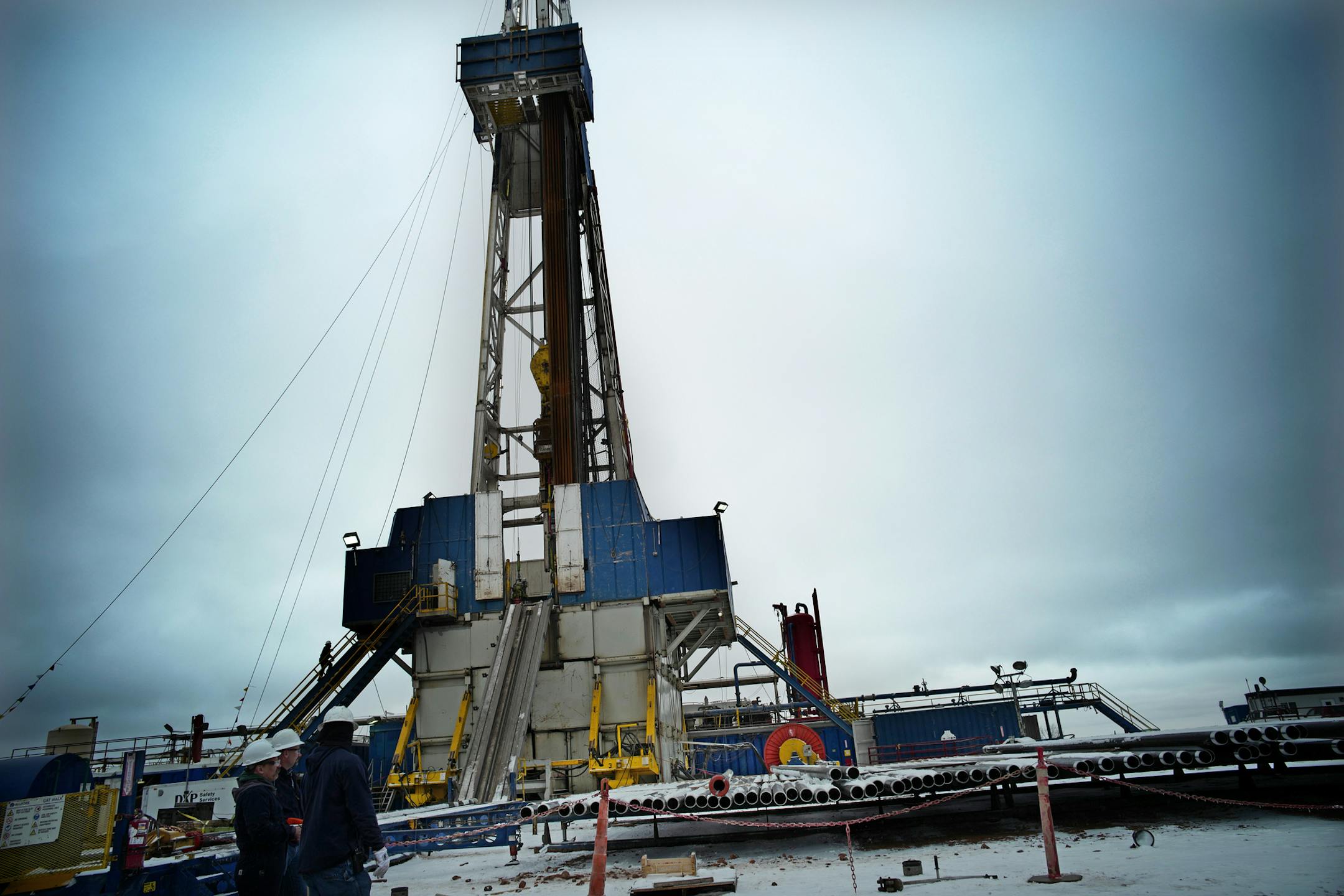 An oil rig digs three wells in 2017 in North Dakota. (RICHARD TSONG-TAATARII/Star Tribune staff photo)