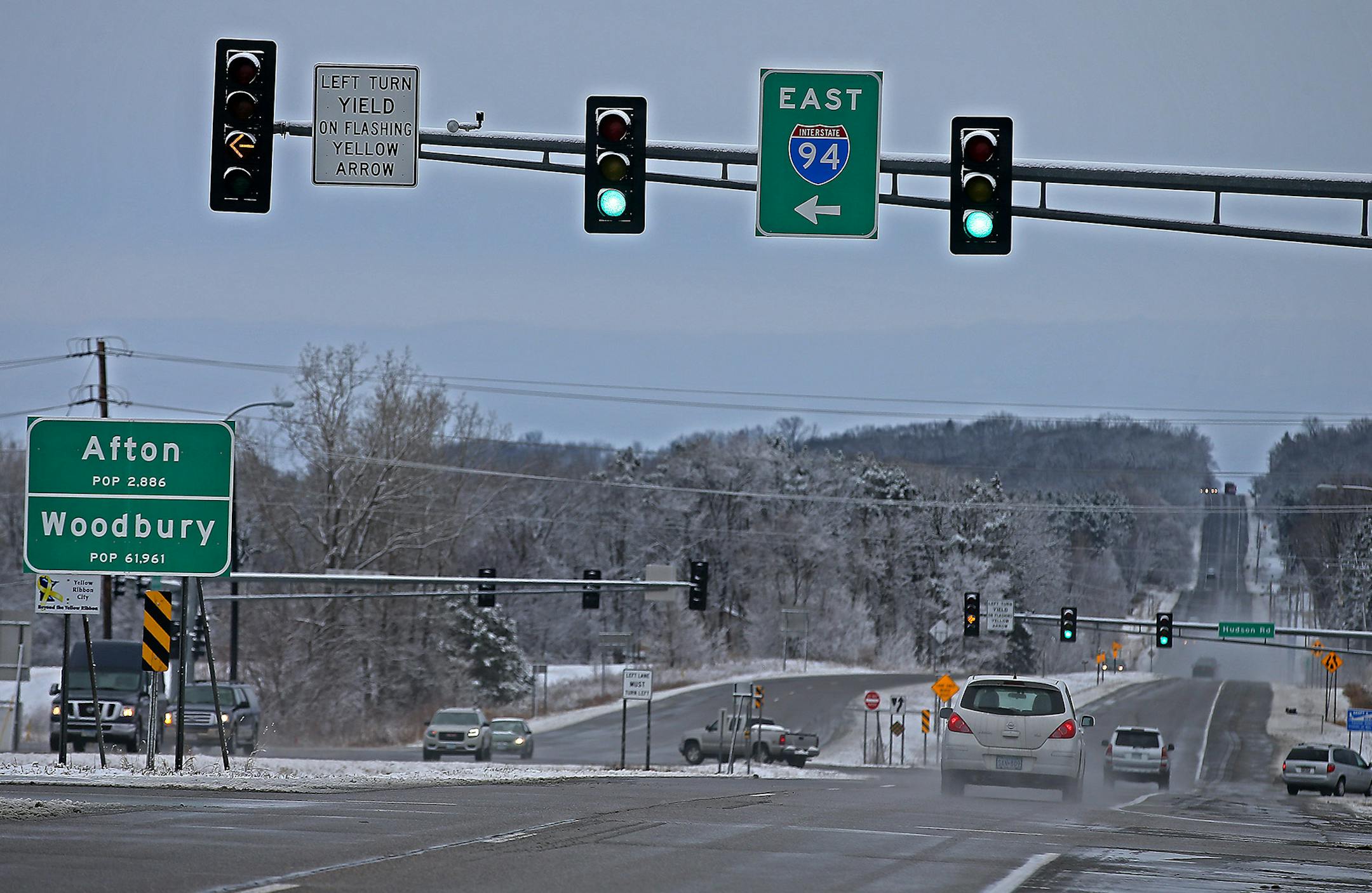 Traffic made its way along Manning Avenue near Interstate 94, Monday, March 23, 2015 in Woodbury, MN. The yellow flashing turn signal has become one of the hottest commodities in Washington County. "They're popular everywhere," said traffic engineer Nik Costello. They're wanted for driver convenience, and also to keep traffic moving. ] (ELIZABETH FLORES/STAR TRIBUNE) ELIZABETH FLORES &#x2022; eflores@startribune.com