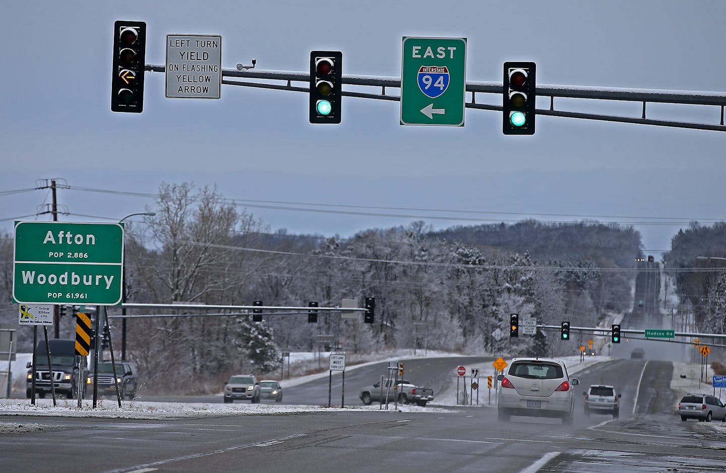 Traffic made its way along Manning Avenue near Interstate 94, Monday, March 23, 2015 in Woodbury, MN. The yellow flashing turn signal has become one of the hottest commodities in Washington County. "They're popular everywhere," said traffic engineer Nik Costello. They're wanted for driver convenience, and also to keep traffic moving. ] (ELIZABETH FLORES/STAR TRIBUNE) ELIZABETH FLORES &#x2022; eflores@startribune.com