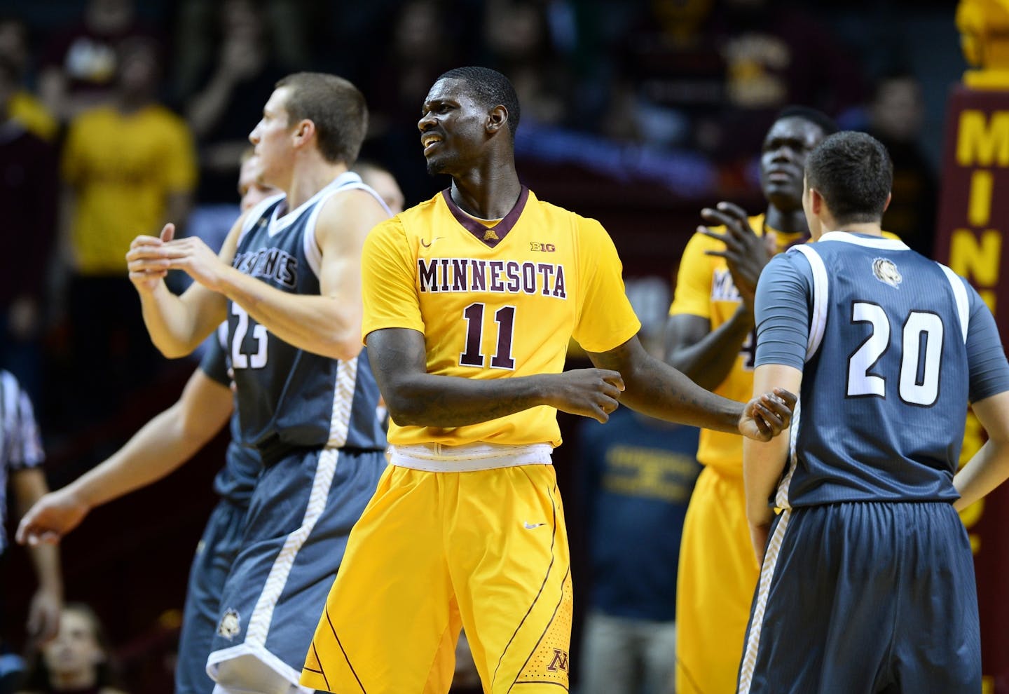 Minnesota Golden Gophers guard Carlos Morris (11)