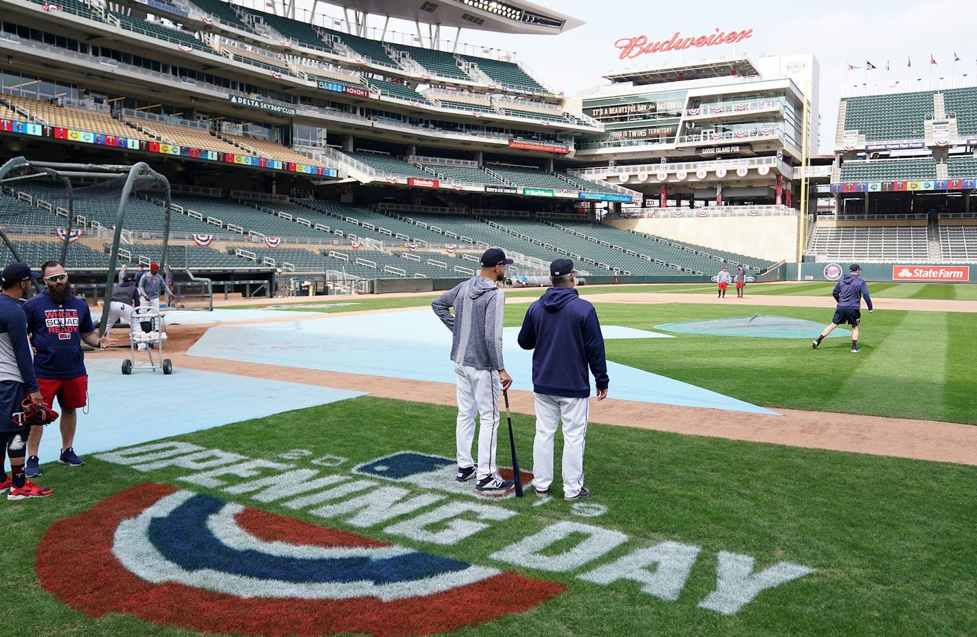 Twins manager Rocco Baldelli, left, and bench coach Derek Shelton watched workouts at Target Field on Wednesday.