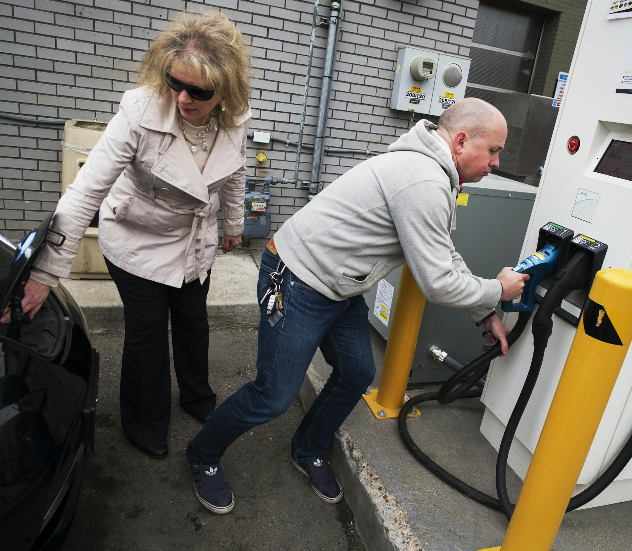 At the 36 Lyn Refuel Station on 36th and Lyndale in south Minneapolis, plug-in electric vehicle advocates on Sunday will begin a 24-hour effort to charge 100 EVs in a row and set the first world record. The marathon begins at 2 p.m., charging cars around the clock for 15 minute each. Fran Crotty of the Electric Vehicle State Program Administration and Matthew Blackler of ZEF Energy, the installer of the station, showed off how quick charging works .] Richard Tsong-Taatarii/rtsong-taatarii@startr
