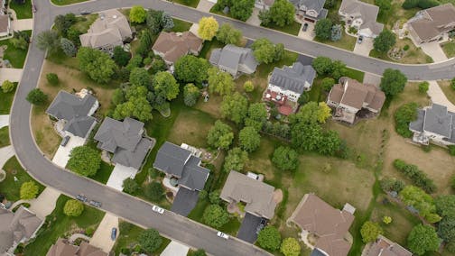 The suburb of Prior Lake features large homes abutting golf courses and lakes. Photo by Mark Vancleave.