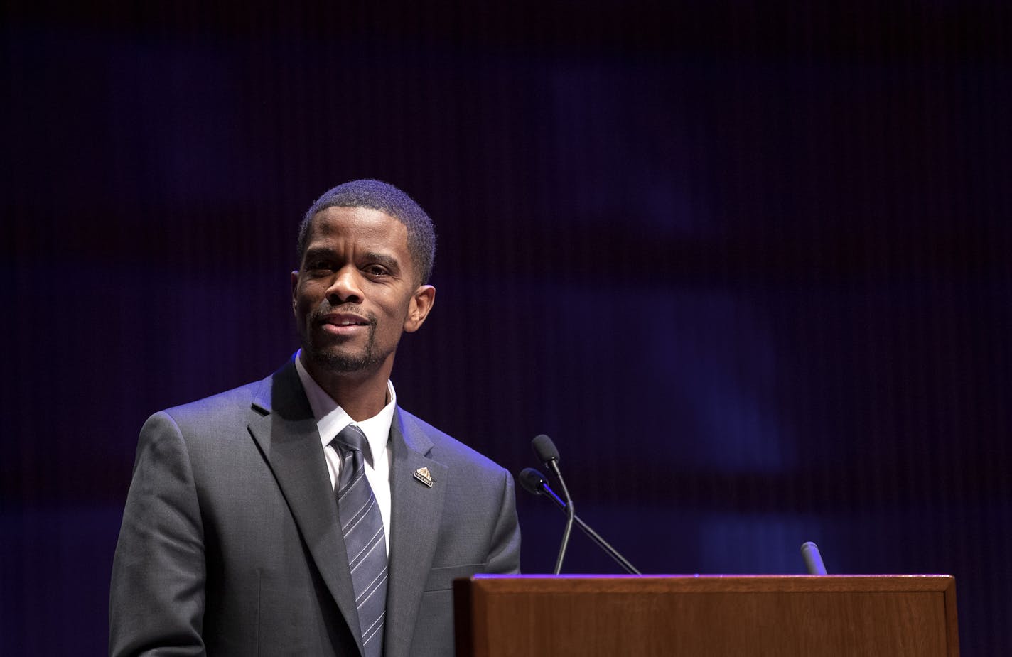 St. Paul Mayor Melvin Carter spoke during a ceremony at The Ordway. ] CARLOS GONZALEZ • cgonzalez@startribune.com – St. Paul, MN – January 8, 2020, the Ordway, New St. Paul City Council member Nelsie Yang will be sworn in Tuesday evening, along with the rest of the council.