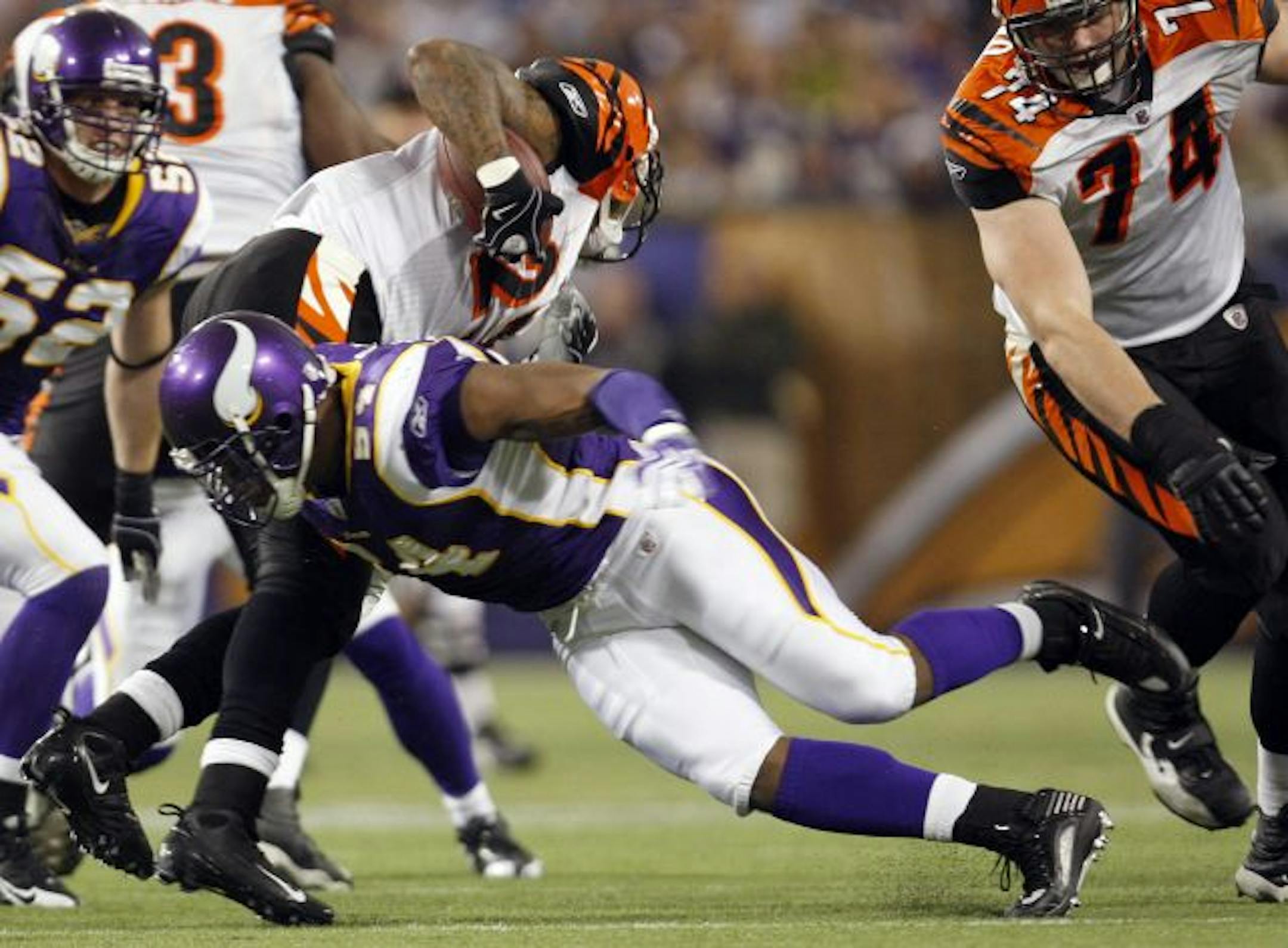 Vikings rookie linebacker Jasper Brinkley (54) made a tackle in the second quarter of Minnesota's 30-10 victory over Cincinnati.