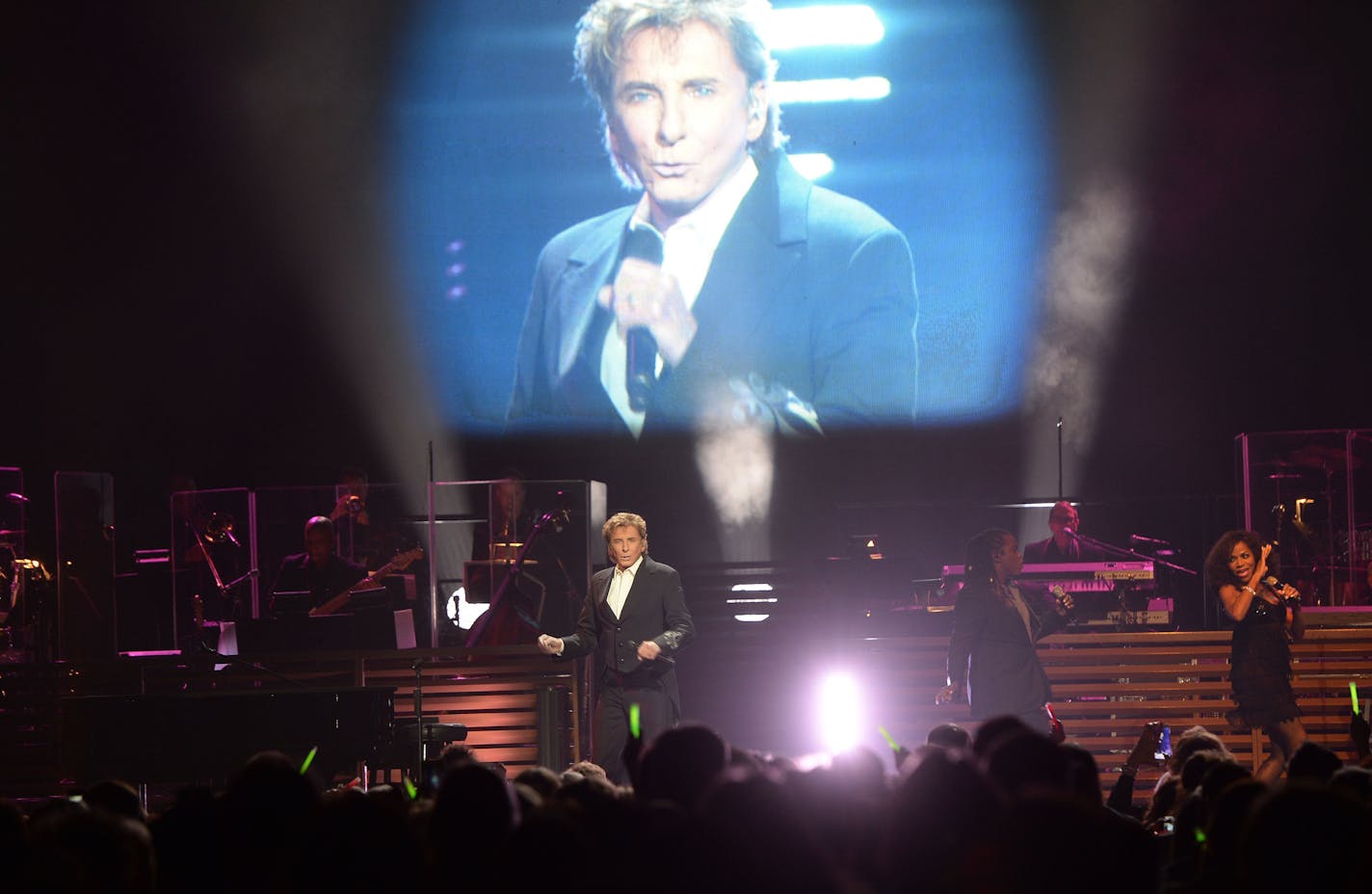 ST. PAUL, MN APRIL 7: Barry Manilow performs at Xcel Energy Center on April 7, 2016 in St. Paul, Minnesota. &#xa9; Tony Nelson