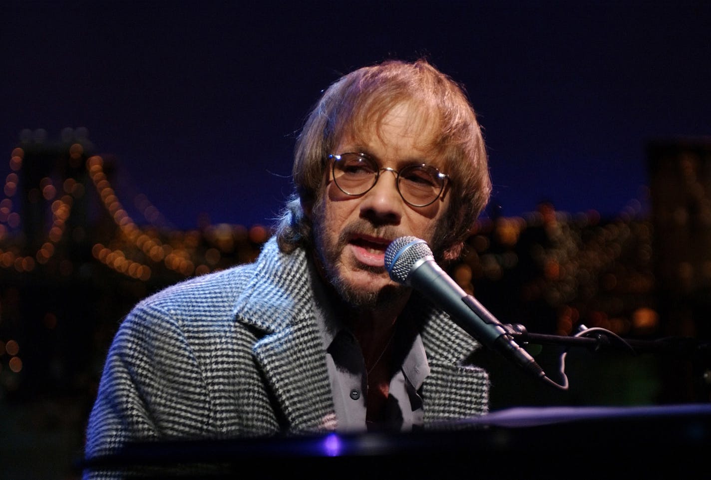 Warren Zevon performs three of his legendary songs, "MUTINEER", "GENIUS" and "ROLAND THE HEADLESS" when he visits the Late Show with David Letterman, Wednesday, Oct. 30, 2002 on the CBS Television Network. This photo is provided by CBS from the Late Show with David Letterman photo archive. Photo: Barbara Nitke/CBS &#xa9;2002 CBS Broadcasting Inc. All Rights Reserved