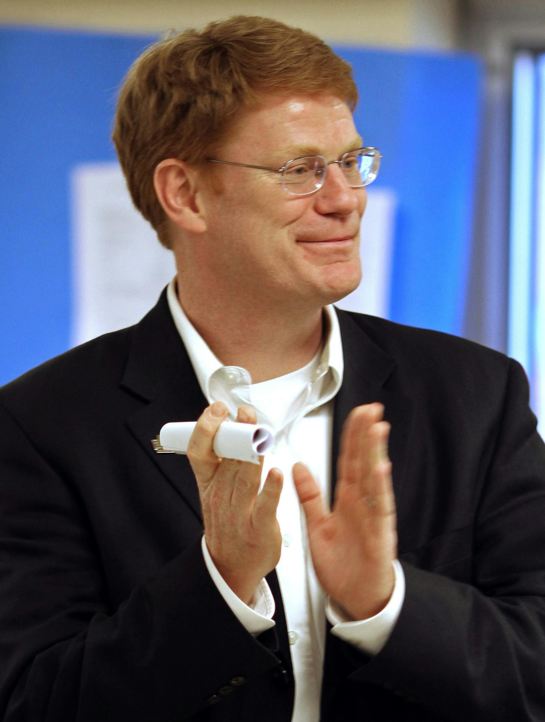 BRUCE BISPING &#xac;&#x2022; bbisping@startribune.com St. Louis Park, MN., Wednesday, 5/19/2010] (right) Jim McCorkell, CEO and founder of Admission Possible applauded the St. Louis Park High juniors who were taking part in the program for their improvements over the course of the year. ORG XMIT: MIN2013071017052016