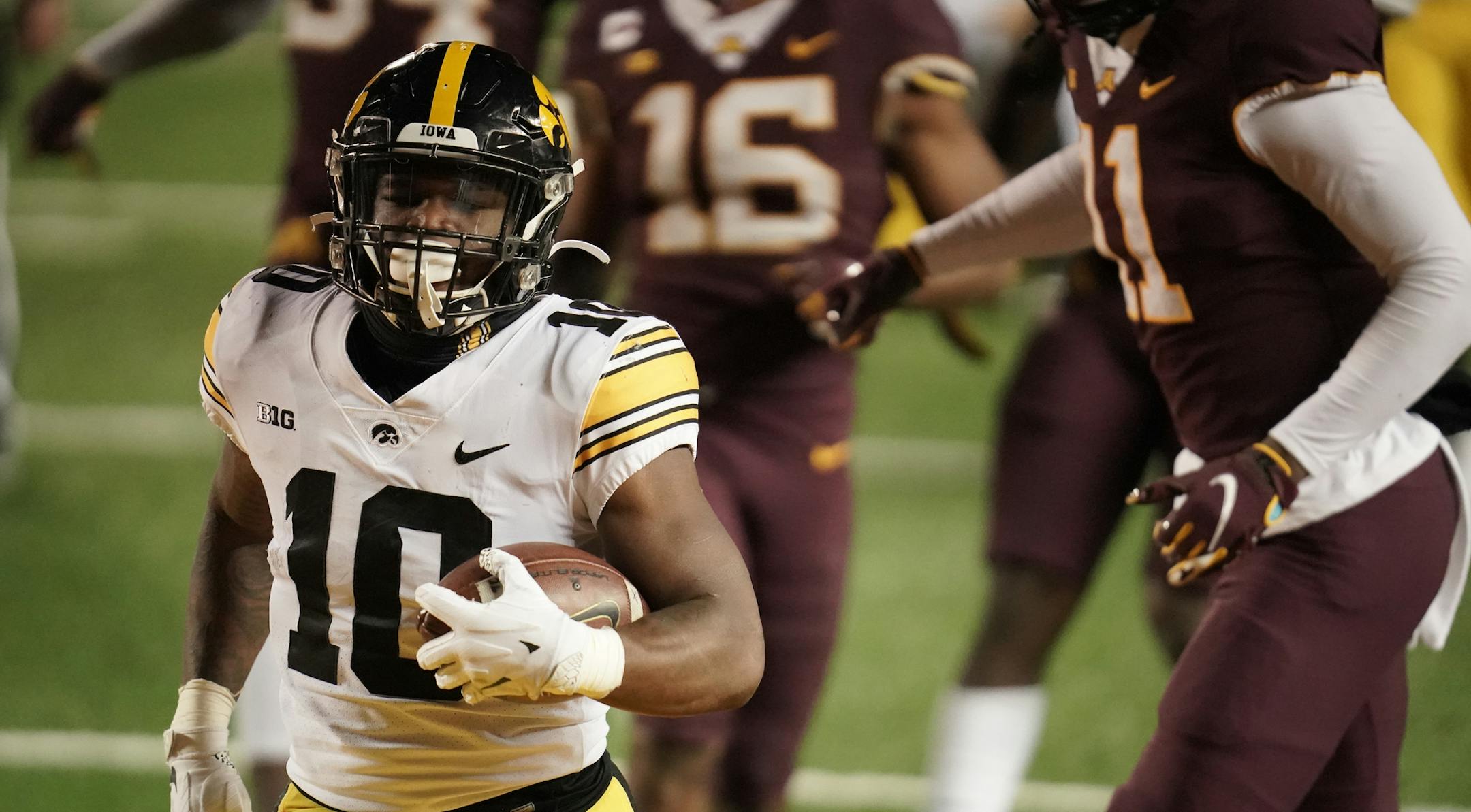 Iowa Hawkeyes running back Mekhi Sargent (10) ran for a touchdown in the fourth quarter. ] Mark Vancleave Ð The Minnesota Gophers played the Iowa Hawkeyes on Friday, Nov. 13, 2020 at TCF Bank Stadium in Minneapolis.