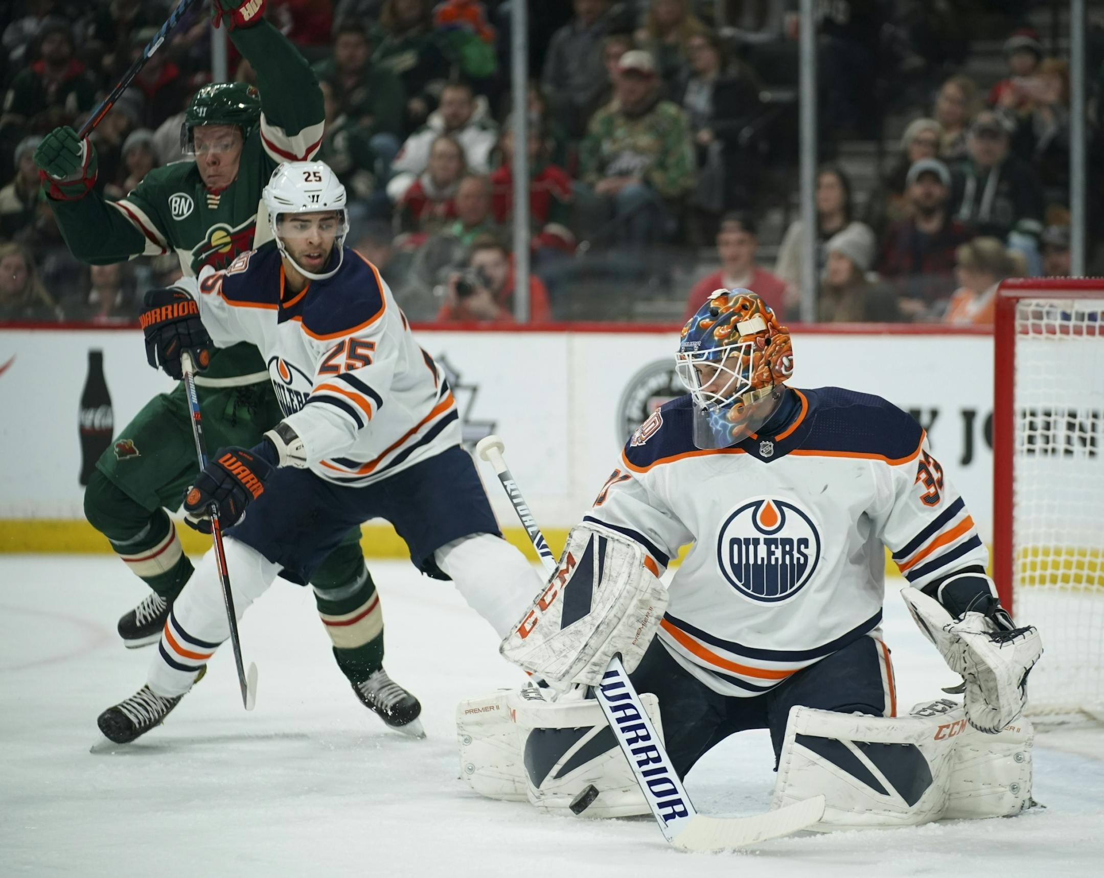 Edmonton Oilers goaltender Cam Talbot (33) made a pad save in the second period.