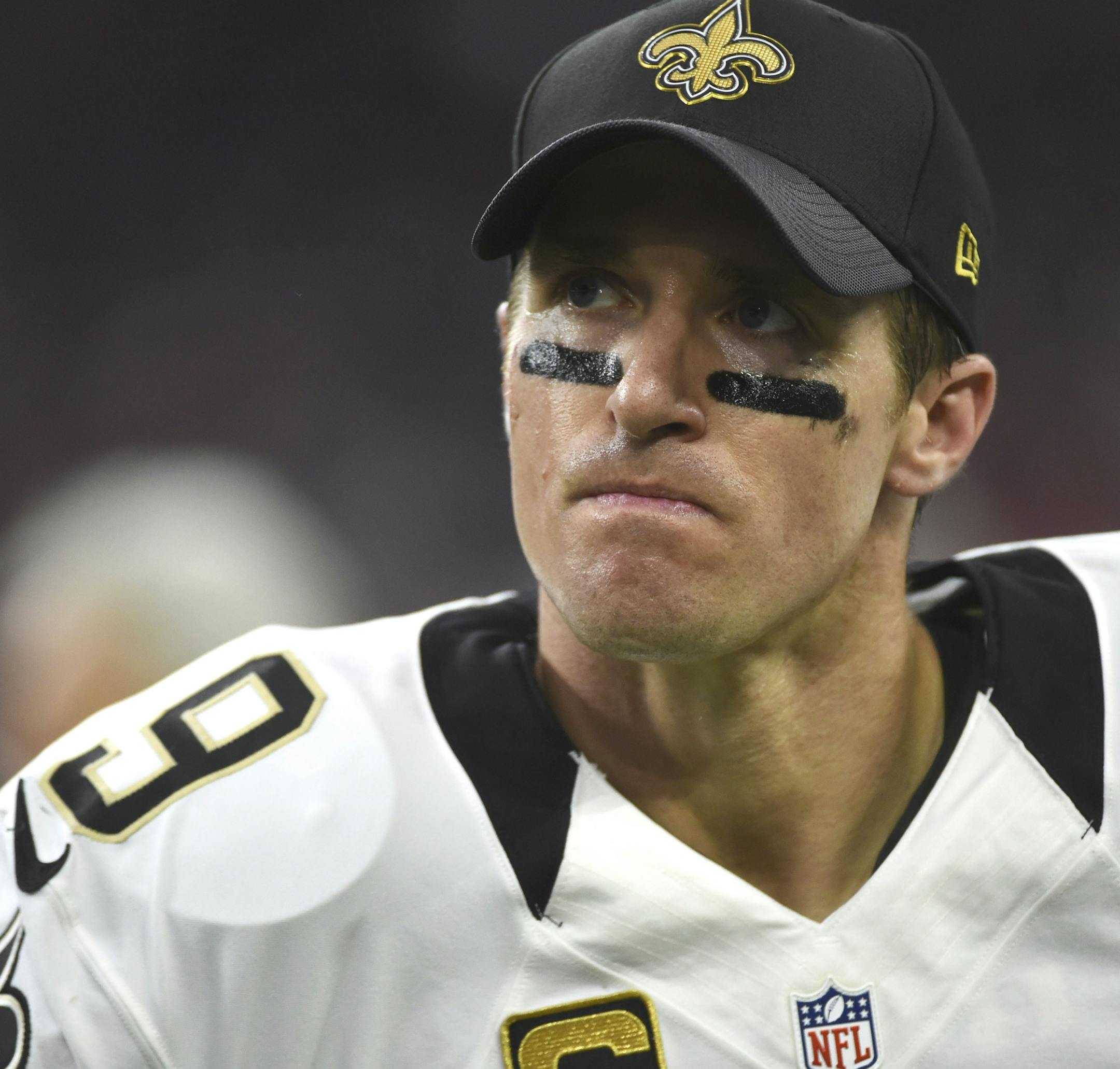 New Orleans Saints quarterback Drew Brees (9) looks up toward the scoreboard in the final minutes during the fourth quarter of an NFL football game against the Houston Texans, Sunday, Nov. 29, 2015, in Houston. The Texans won 24-6. (AP Photo/Eric Christian Smith)