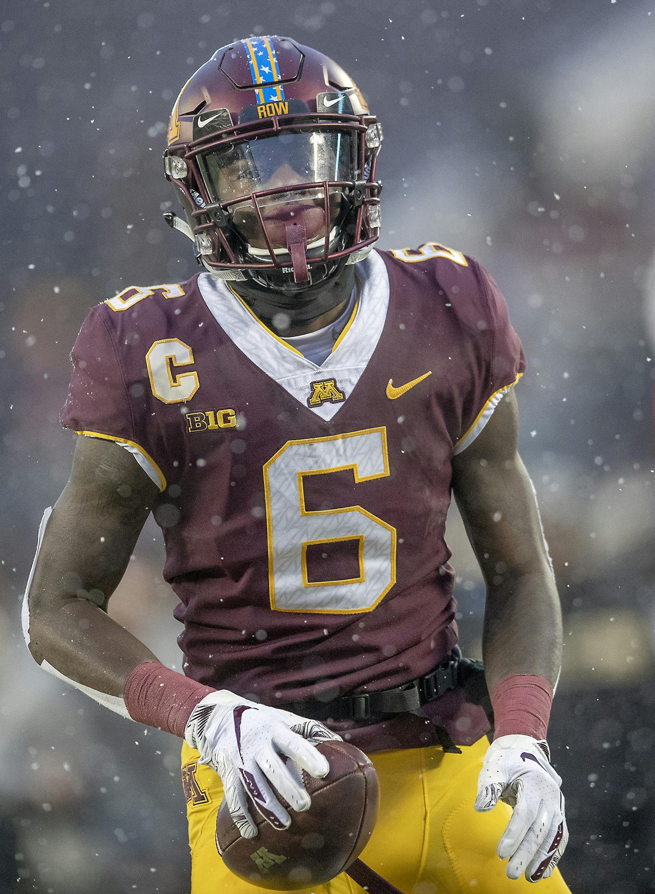 Minnesota's wide receiver Tyler Johnson ran the ball into the end zone for a touchdown during the third quarter as Minnesota took on Purdue at TCF Bank Stadium, Saturday, November 10, 2018 in Minneapolis, MN. ] ELIZABETH FLORES ï liz.flores@startribune.com