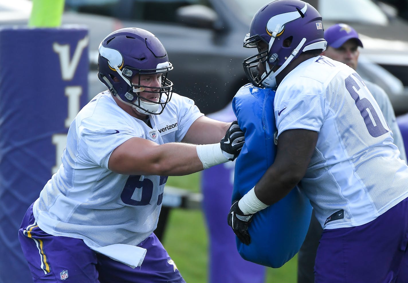 Vikings center Pat Elflein ran offensive line drills with practice squad center Cornelius Edison (67) Wednesday afternoon. ] AARON LAVINSKY &#xef; aaron.lavinsky@startribune.com The Minnesota Vikings practiced Wednesday, Sept. 13, 2017 at Winter Park in Eden Prairie, Minn.