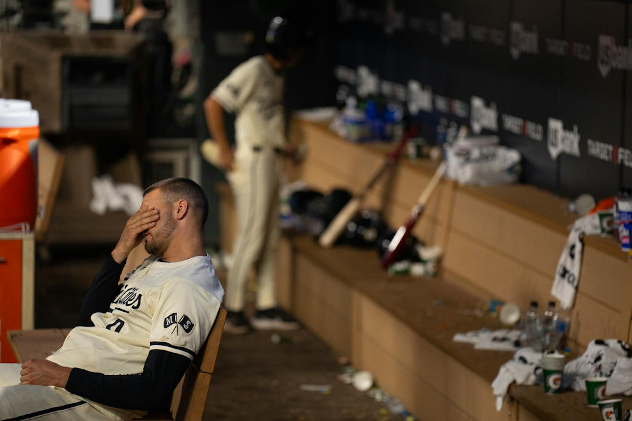 Gêmeos à beira da eliminação dos playoffs com derrota em 13 entradas para o humilde Marlins