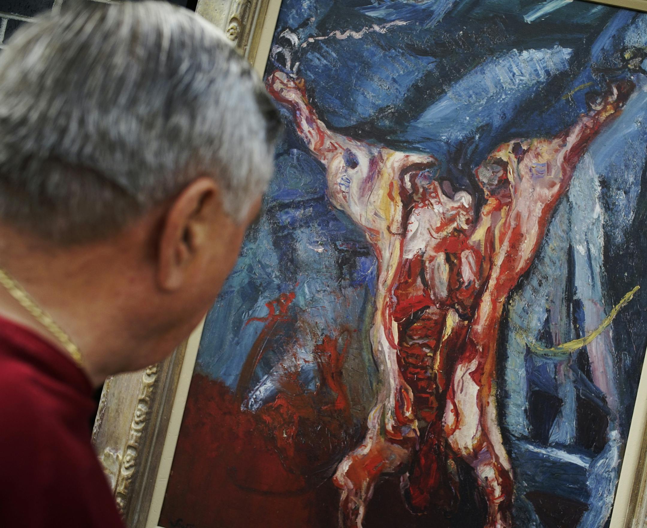 At Kramarczuk's deli, "it looks pretty bloody to me," said Tony Hofstede as he commented on Rembrandt's "the Carcass" which was presented by the front entrance.] Richard Tsong-Taatarii/rtsong-taatarii@startribune.com