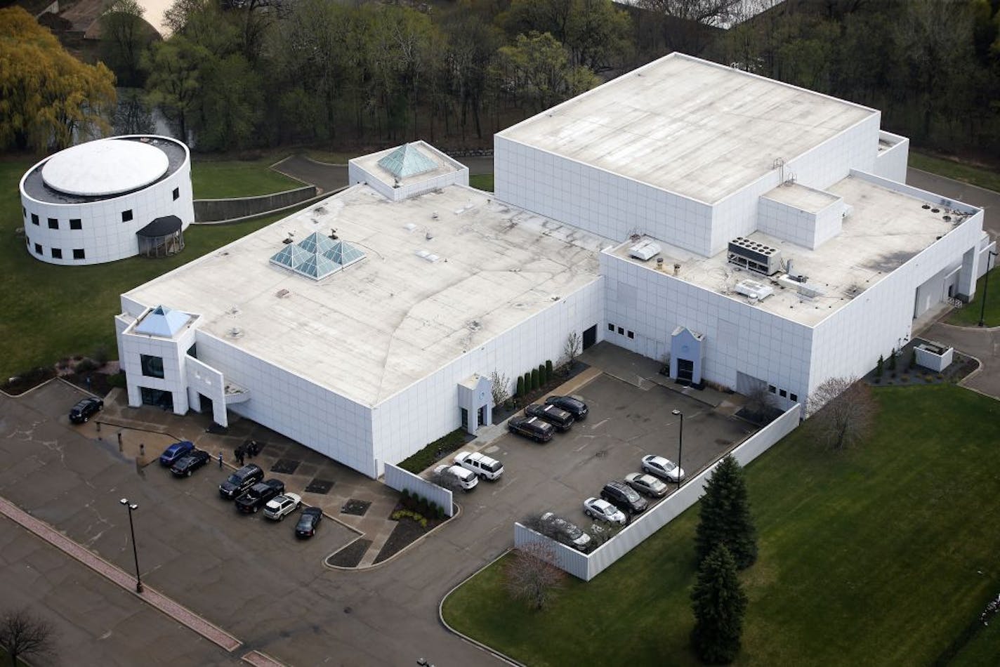 Search warrants in the investigation of Prince's death at Paisley Park in Chanhassen have been sealed by a Carver County judge at the request of the county attorney.