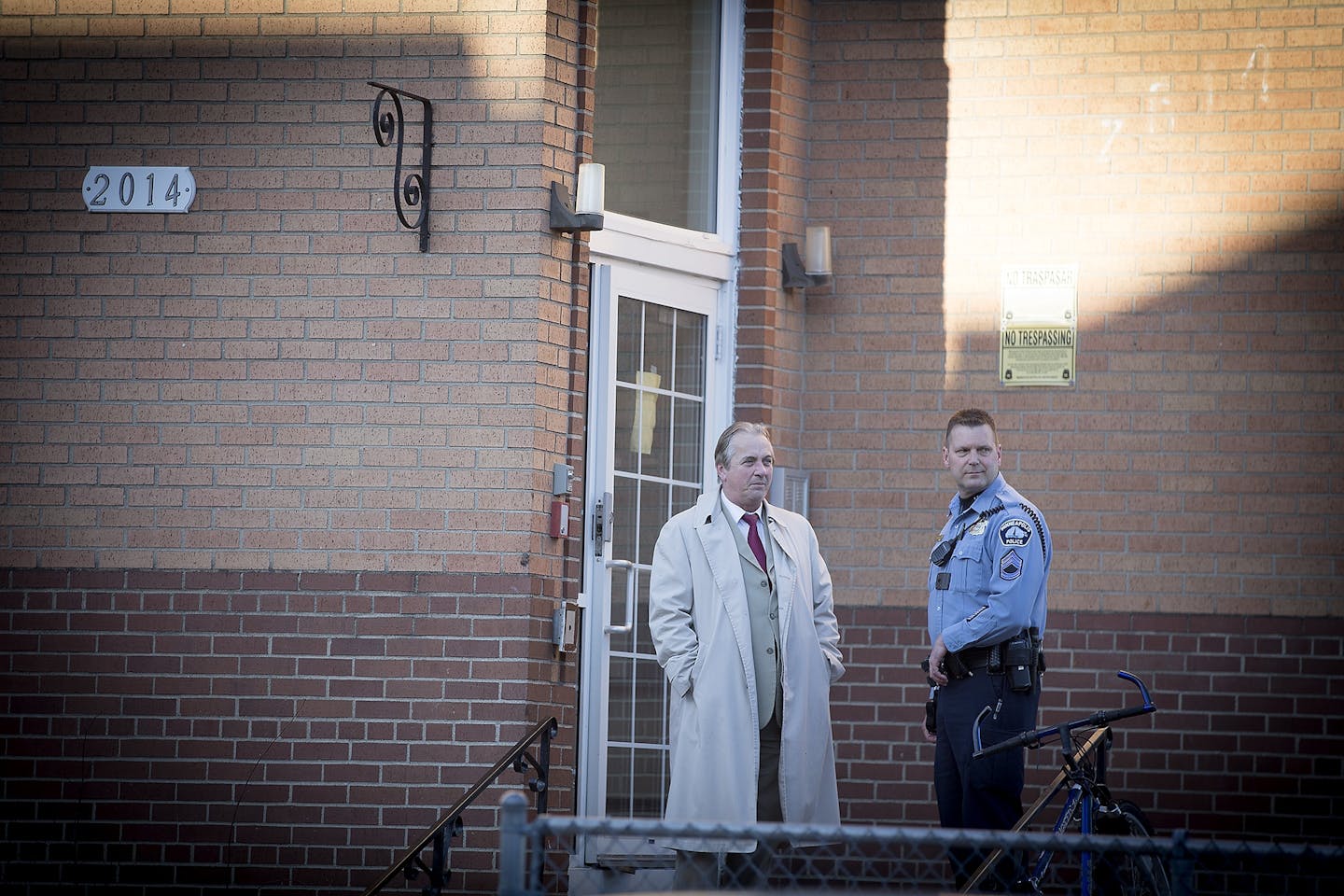 Minneapolis police stood on watch outside the a building at 2014 Third Avenue South, where a child was allegedly abducted, Tuesday, March 28, 2017 in Minneapolis, MN.