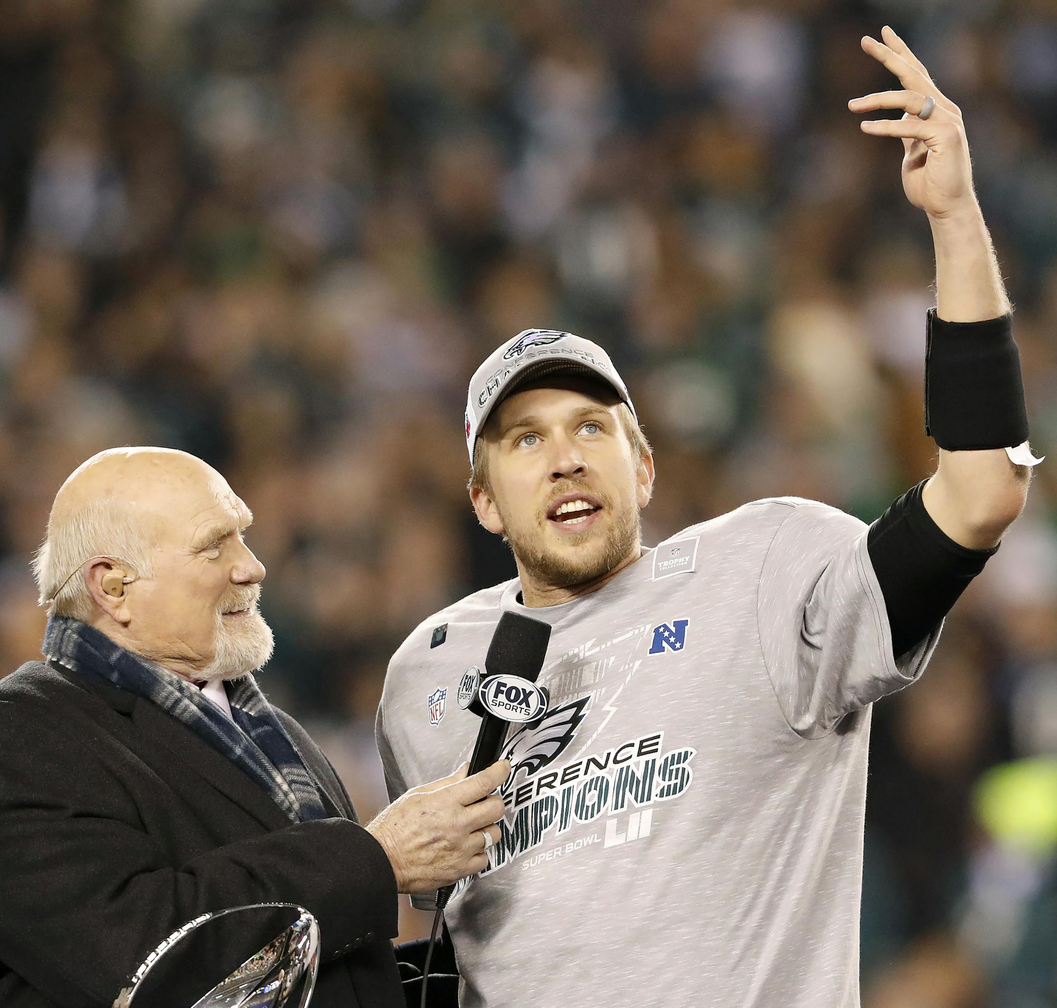 Philadelphia Eagles quarterback Nick Foles celebrated at the end of the game. ] CARLOS GONZALEZ • cgonzalez@startribune.com - Philadelphia, PA - Lincoln Financial Field, NFL, NFC Championship game, Minnesota Vikings vs. Philadelphia Eagles