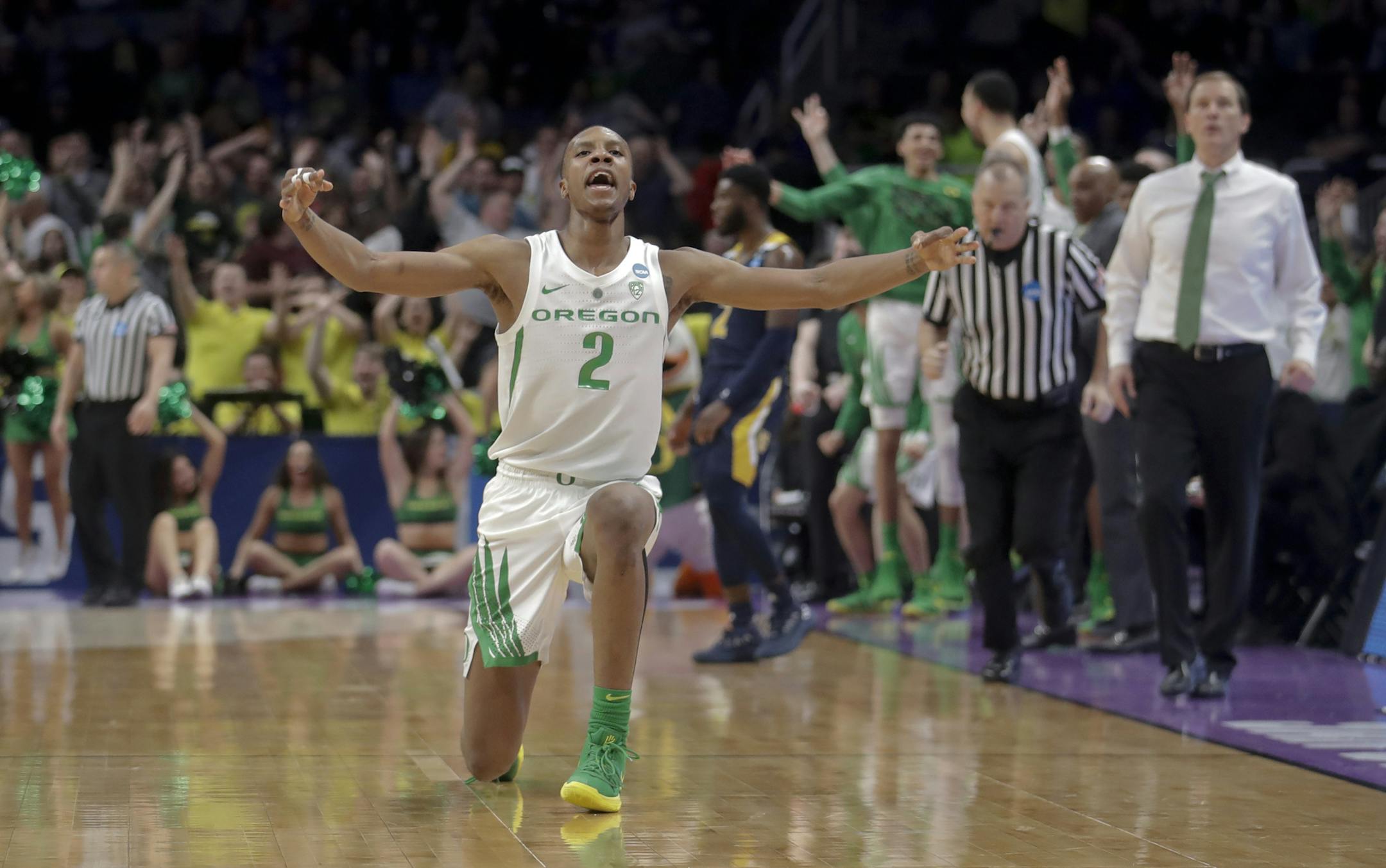 Oregon forward Louis King celebrates after scoring against UC Irvine during the second half of a second-round game in the NCAA men's college basketball tournament Sunday, March 24, 2019, in San Jose, Calif. (AP Photo/Jeff Chiu)