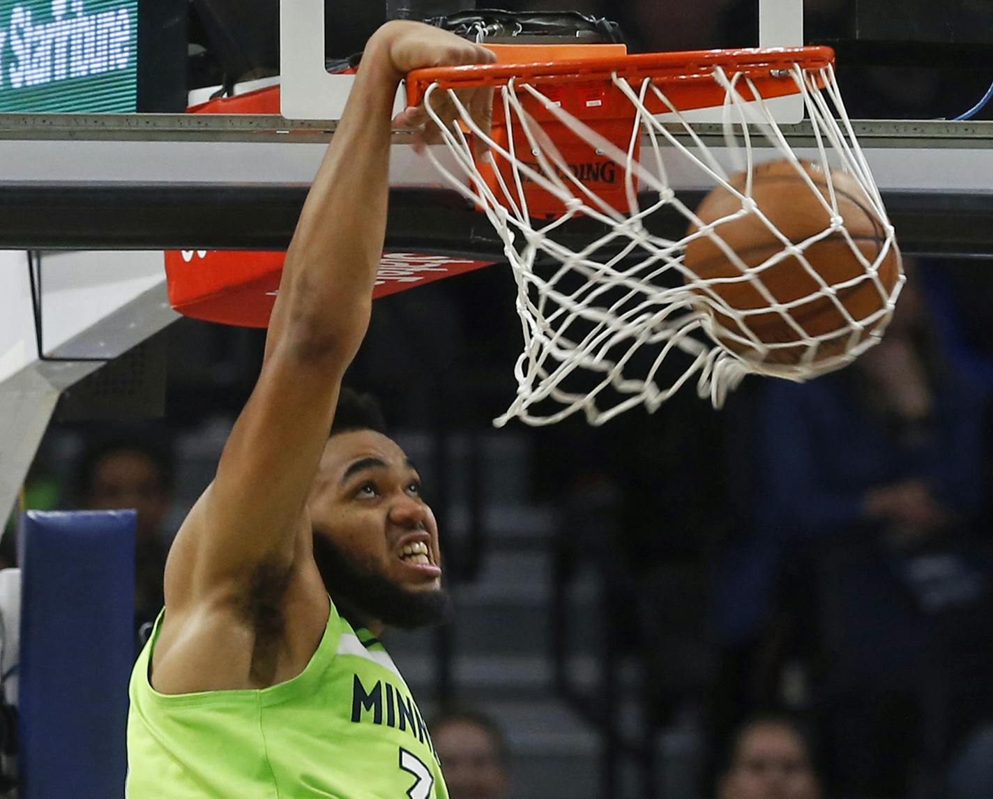 Minnesota Timberwolves' Karl-Anthony Towns dunks against the New Orleans Pelicans watch the second half of an NBA basketball game Saturday, Jan. 12, 2019, in Minneapolis. (AP Photo/Jim Mone)