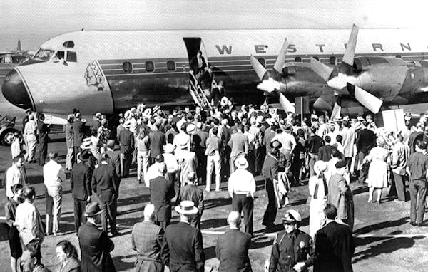 The Gophers arrived at Burbank Airport for the Rose Bowl on Dec. 17, 1960.