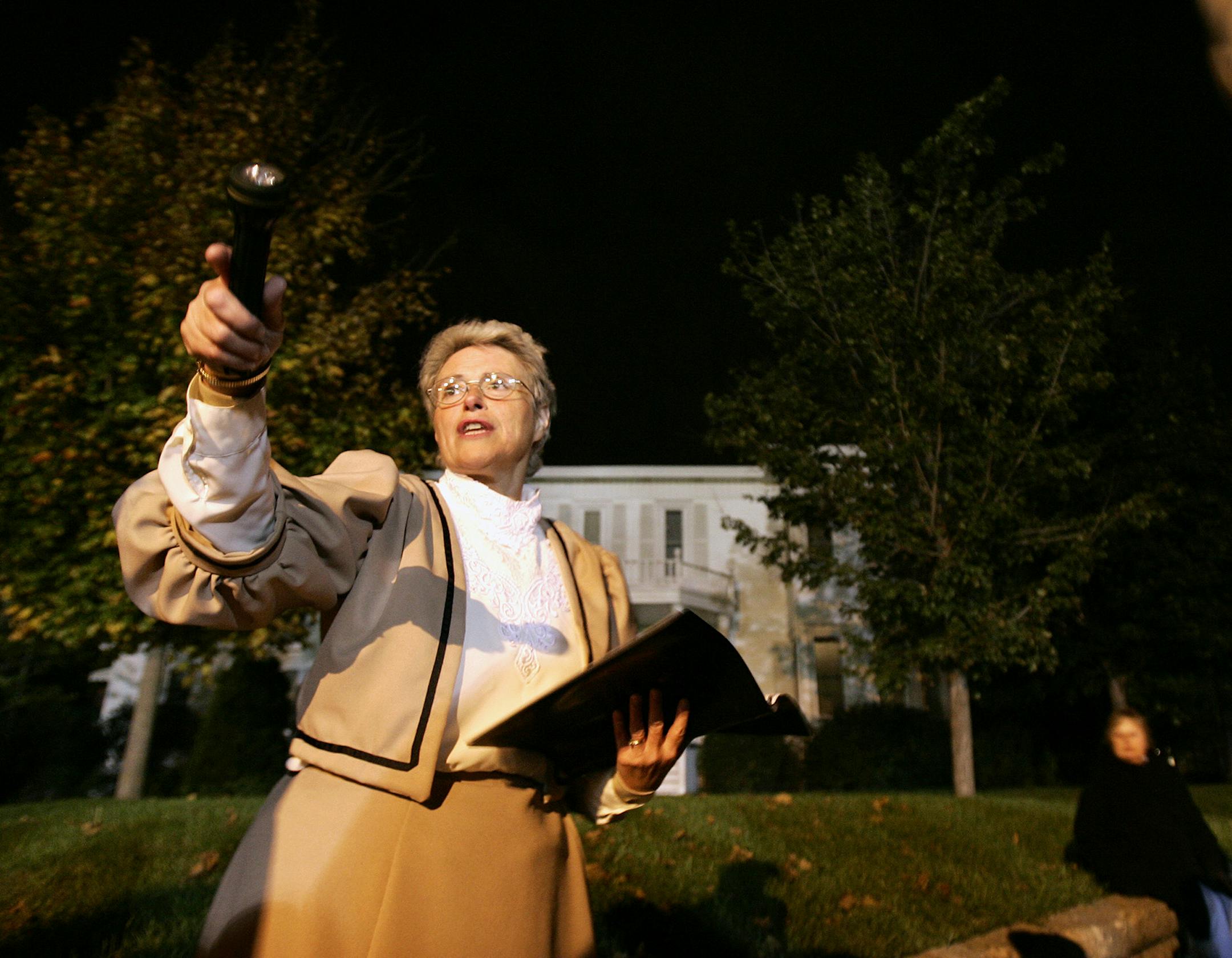 Tour leader Maria King speaks to a group of 17 tour participants in front of a 1867 house at 1801 4th Avenue, one of the many stops on Anoka County Historical Society's Ghosts of Anoka program which gives tours of the city's haunted sites, Anoka, Minn., Oct. 6, 2005. The Ghost Tour runs till October 29. (Ramin Rahimian/Star Tribune)
GENERAL INFORMATION: The ACHS holds tours of supposedly haunted historical locales in Anoka. They extended the tours through October, just in time for Halloween.