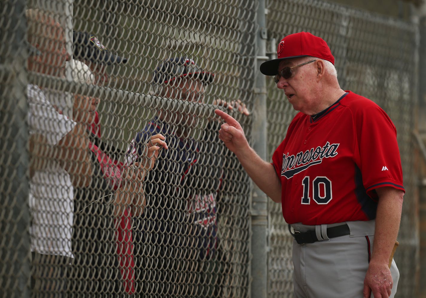 Former Twins manager Tom Kelly