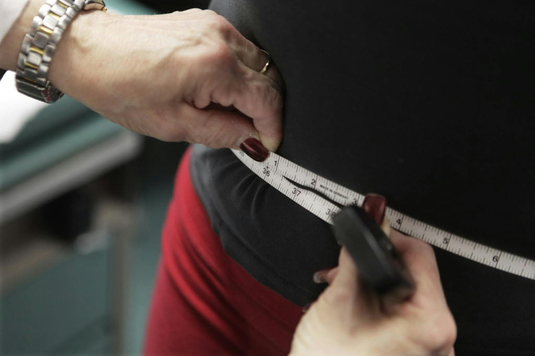 A new study advises parents to avoid commenting on their daughter's weight.