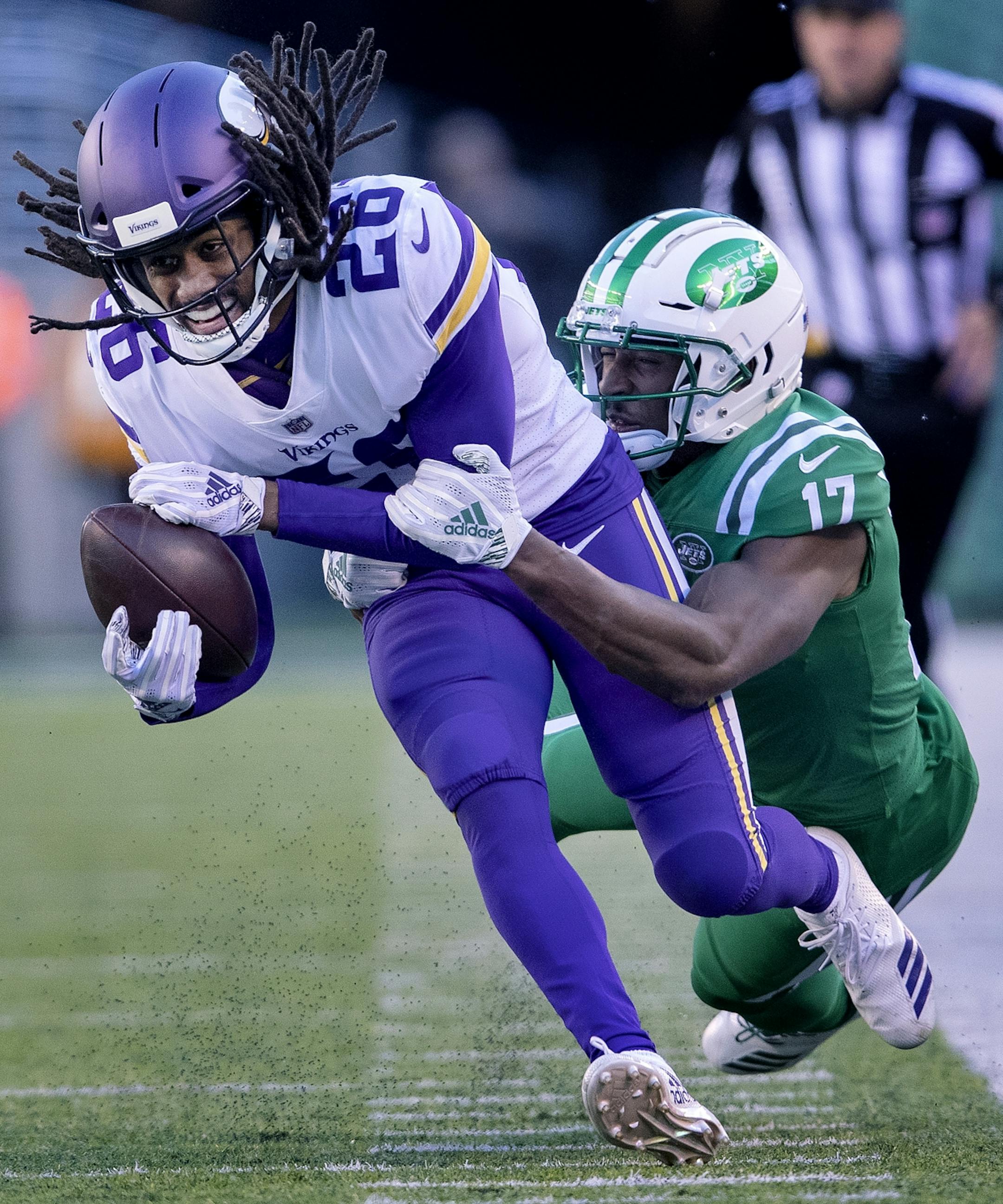 Trae Waynes (26) ran after he intercepted a Sam Darnold pass in the fourth quarter.