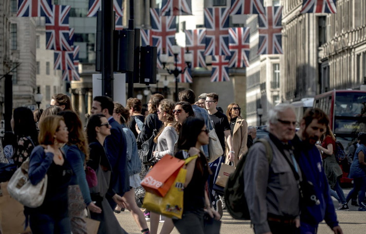 A crowd of people on Oxford Street in London, June 27, 2016. Leaders on both sides of the &#xec;Brexit&#xee; debate signaled that they wanted continued access to the free-trade zone, though the European Union may have other ideas. (Andrew Testa/The New York Times)