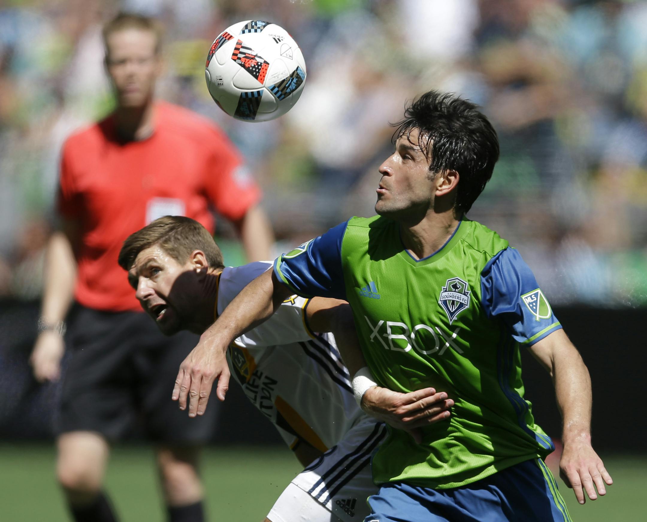 Seattle Sounders midfielder Nicolas Lodeiro, right, battles for the ball with Los Angeles Galaxy forward Steven Gerrard, left, in the second half of an MLS soccer match, Sunday, July 31, 2016, in Seattle. (AP Photo/Ted S. Warren) ORG XMIT: WATW106