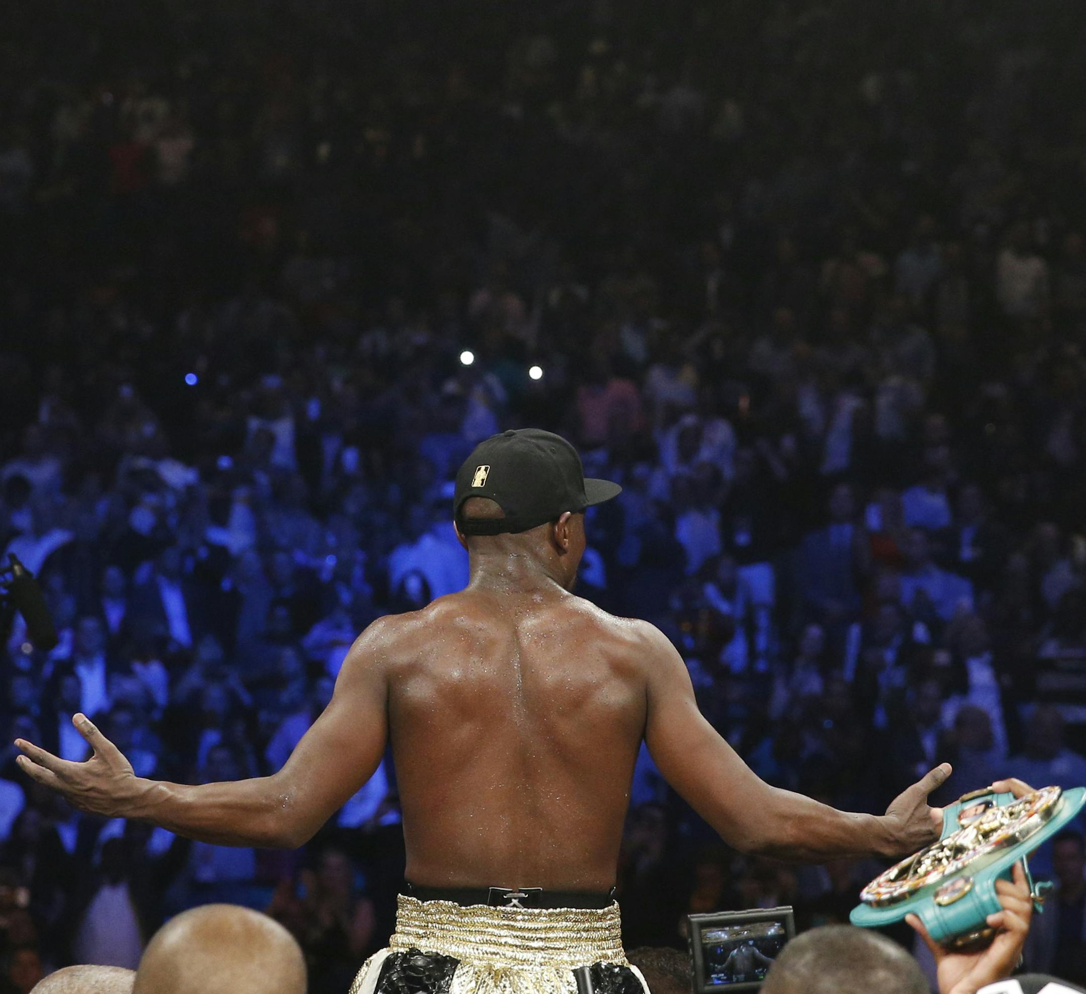 Floyd Mayweather Jr., celebrates his unanimous decision victory over Manny Pacquiao, from the Philippines, at the finish of their welterweight title fight on Saturday, May 2, 2015 in Las Vegas. (AP Photo/John Locher) ORG XMIT: NVDP549