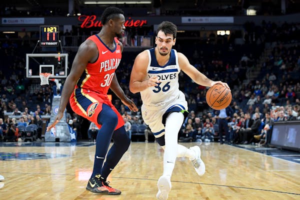 Dario Saric, right, drives against the New Orleans Pelicans' Julius Randle in the first half on Wednesday