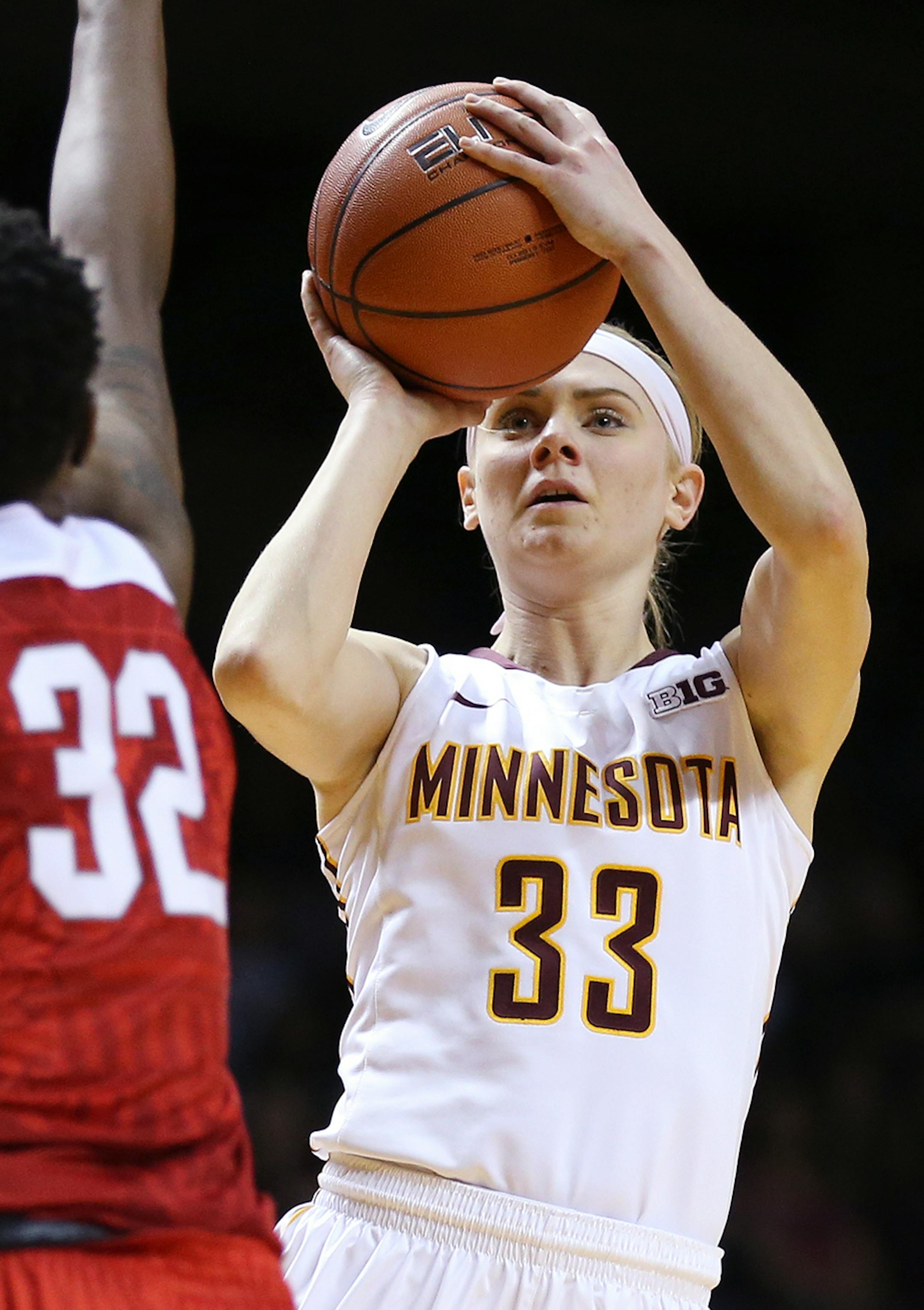 Minnesota Golden Gophers guard Carlie Wagner (33) shoots during the second half. ] (Leila Navidi/Star Tribune) leila.navidi@startribune.com BACKGROUND INFORMATION: Minnesota women's basketball against Ohio State at Williams Arena in Minneapolis on Wednesday, February 24, 2016. The Gophers won 90-88 in overtime.