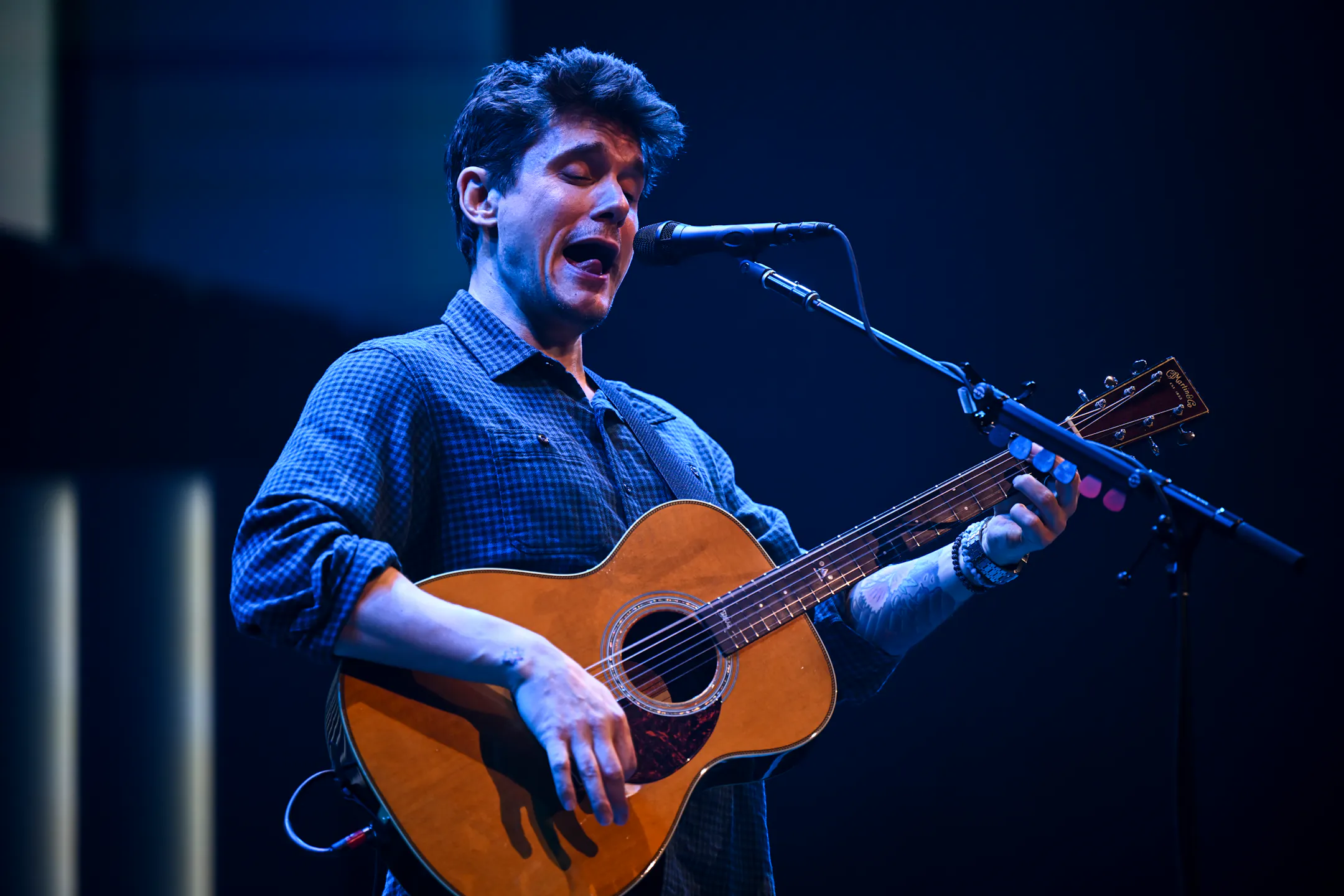 Review: Rock star John Mayer wins over St. Paul crowd with conviction ...