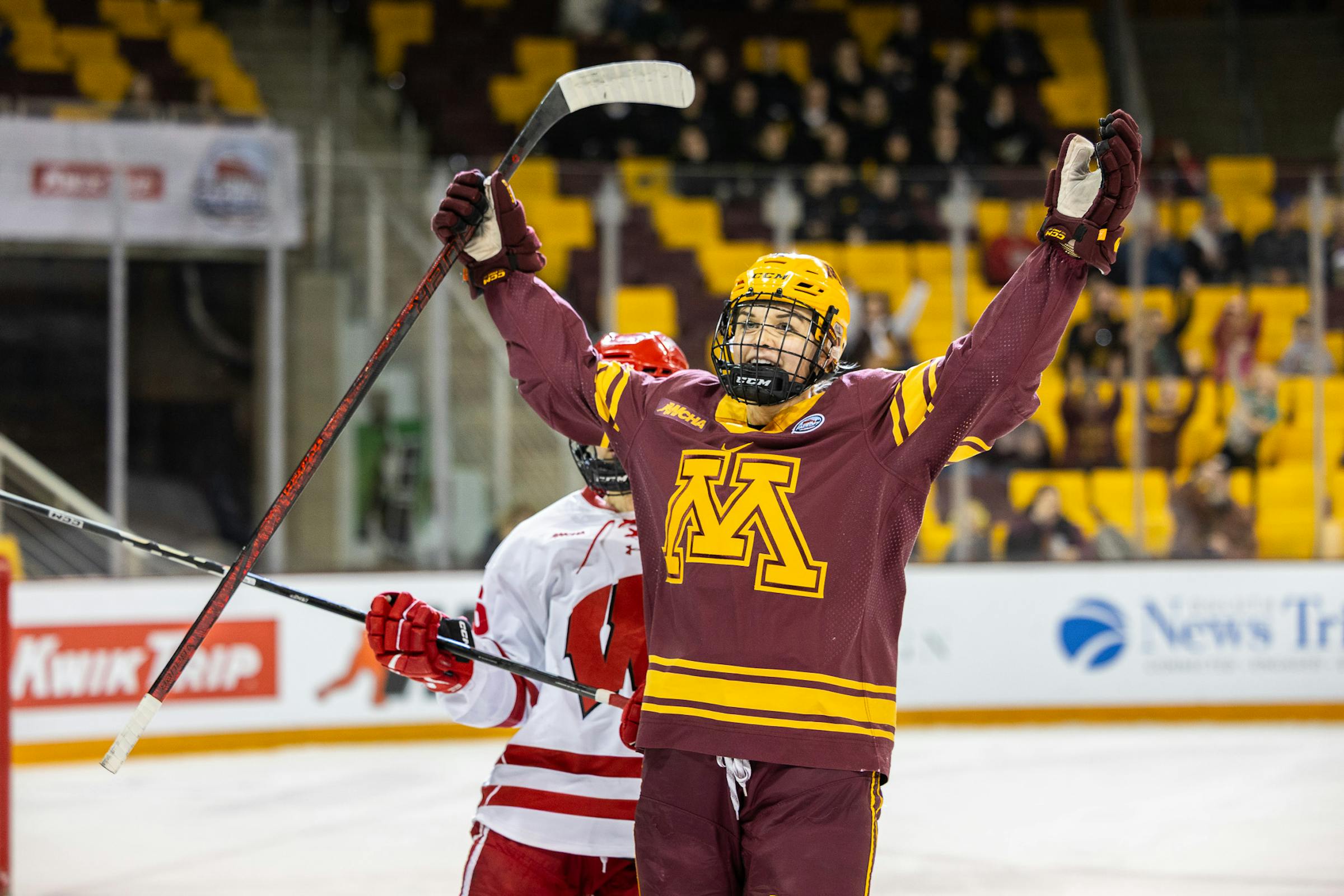 No. 3 Gophers women’s hockey team ends No. 1 Wisconsin’s 37-game unbeaten streak with 5-1 victory
