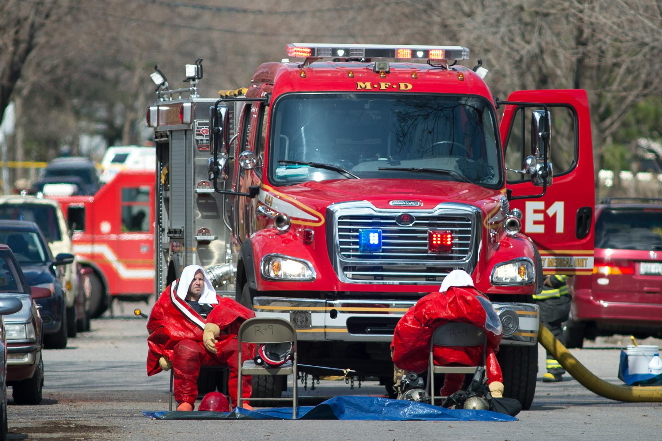 The Minneapolis Fire Department responds to a hazardous materials situation in the Marcy Holmes neighborhood of Minneapolis on the 500 block of 6th Street Southeast on Friday, April 10, 2015. ] (Aaron Lavinsky | StarTribune)