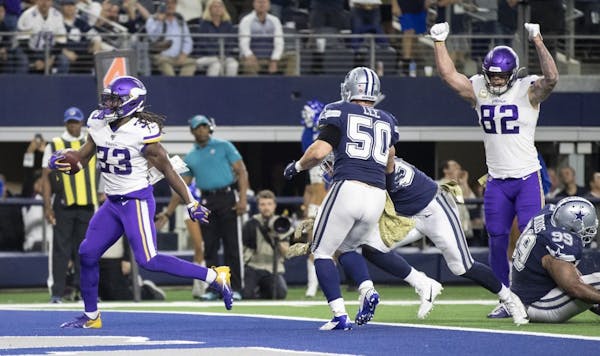 Minnesota Vikings running back Dalvin Cook (33) scored a touchdown in the third quarter.