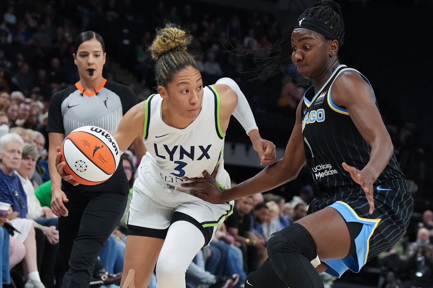 Minnesota Lynx forward Aerial Powers (3) moves the ball around Chicago Sky forward Elizabeth Williams (1) Friday, May 19, 2023 Minneapolis, Minn. Chicago Sky at Lynx, 7 p.m. Season home-opener for Lynx. ] GLEN STUBBE • glen.stubbe@startribune.com