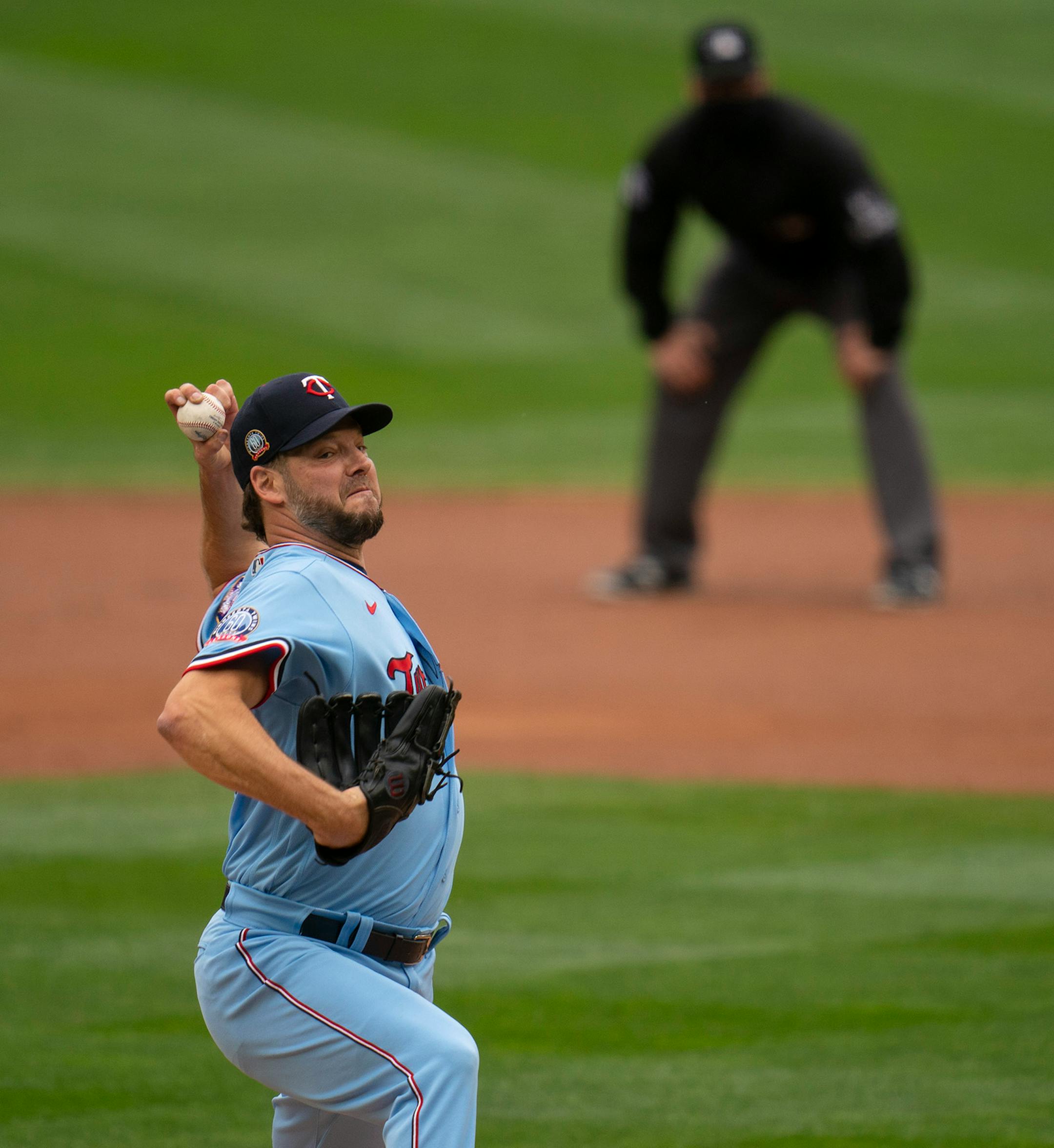 Minnesota Twins starting pitcher Rich Hill (44) throwing against Cincinnati in the first inning.