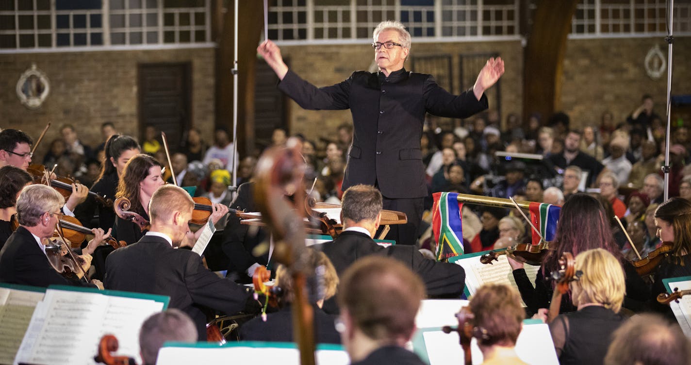 Minnesota Orchestra music director Osmo V&#x2030;nsk&#x2030; conducts during the concert. ] LEILA NAVIDI &#xef; leila.navidi@startribune.com BACKGROUND INFORMATION: The Minnesota Orchestra performs a concert at Regina Mundi Church in Soweto, South Africa on Friday, August 17, 2018.