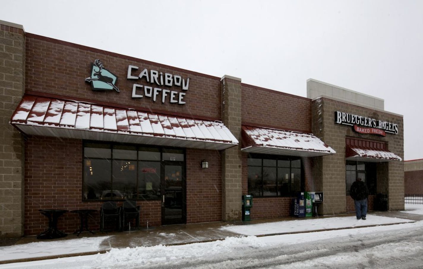 Brueggers Bagels and Caribou Coffee share retail space in St. Louis Park.