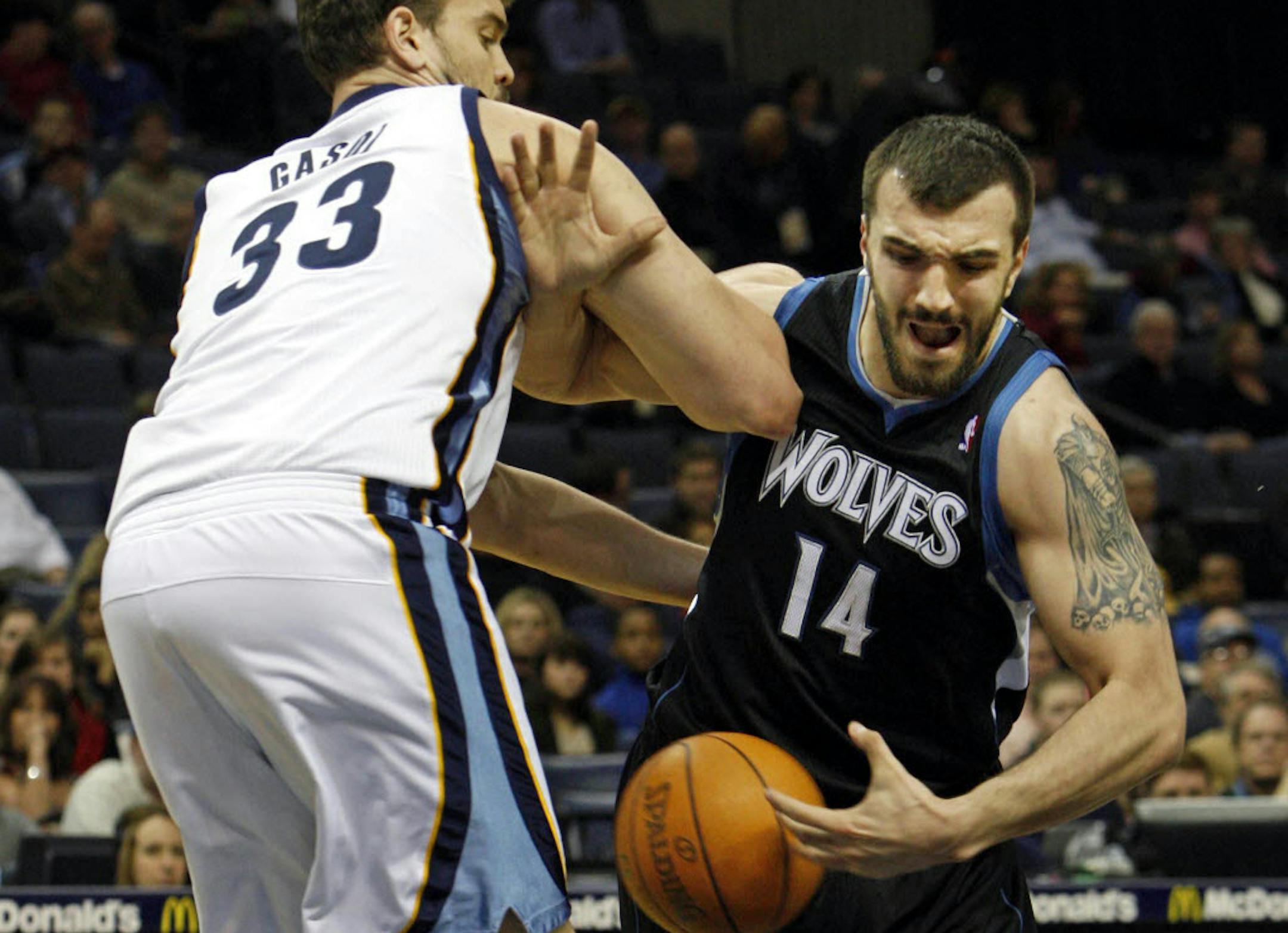 Wolves center Nikola Pekovic drove against Memphis' Marc Gasol.
