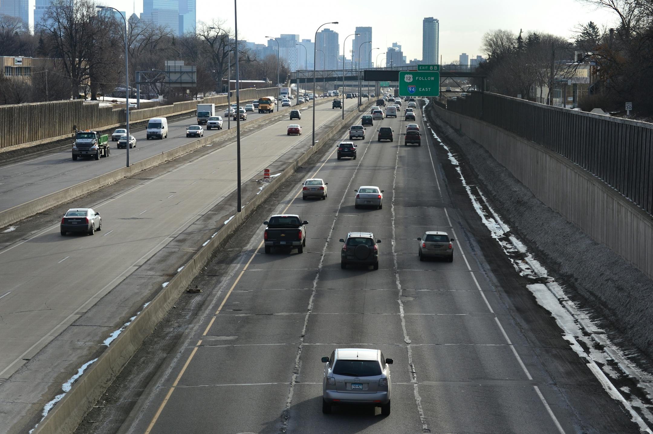Eastbound view of I-394 from the Theodore Wirth Parkway bridge.