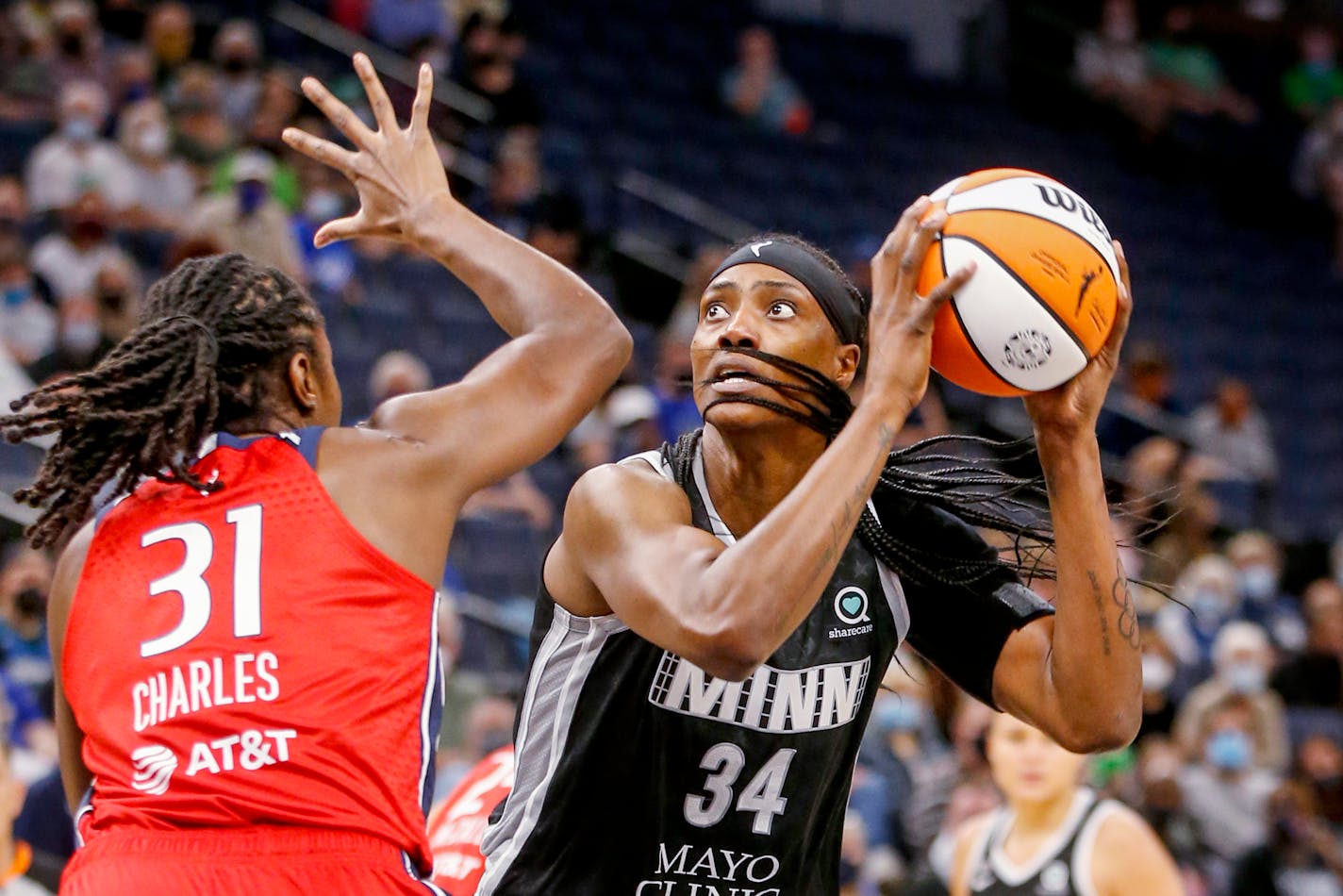 Lynx center Sylvia Fowles shoots over Washington Mystics center Tina Charles in the first quarter Saturday.