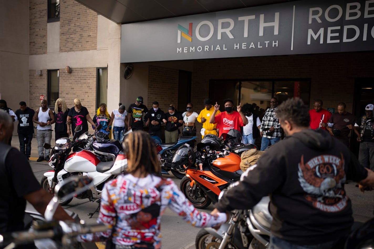 Pastor Johnie Johnson, right, led a prayer for the recovery of nine year-old Trinity Smith. People linked arms as they prayed to support her father and step mother, Raishawn and Korrina Smith at North Memorial Hospital in Robbinsdale. Also with them to lend their support were the parents of another child shot recently, Dorice Jackson and Ladavionne Garrett. ] JEFF WHEELER • jeff.wheeler@startribune.com