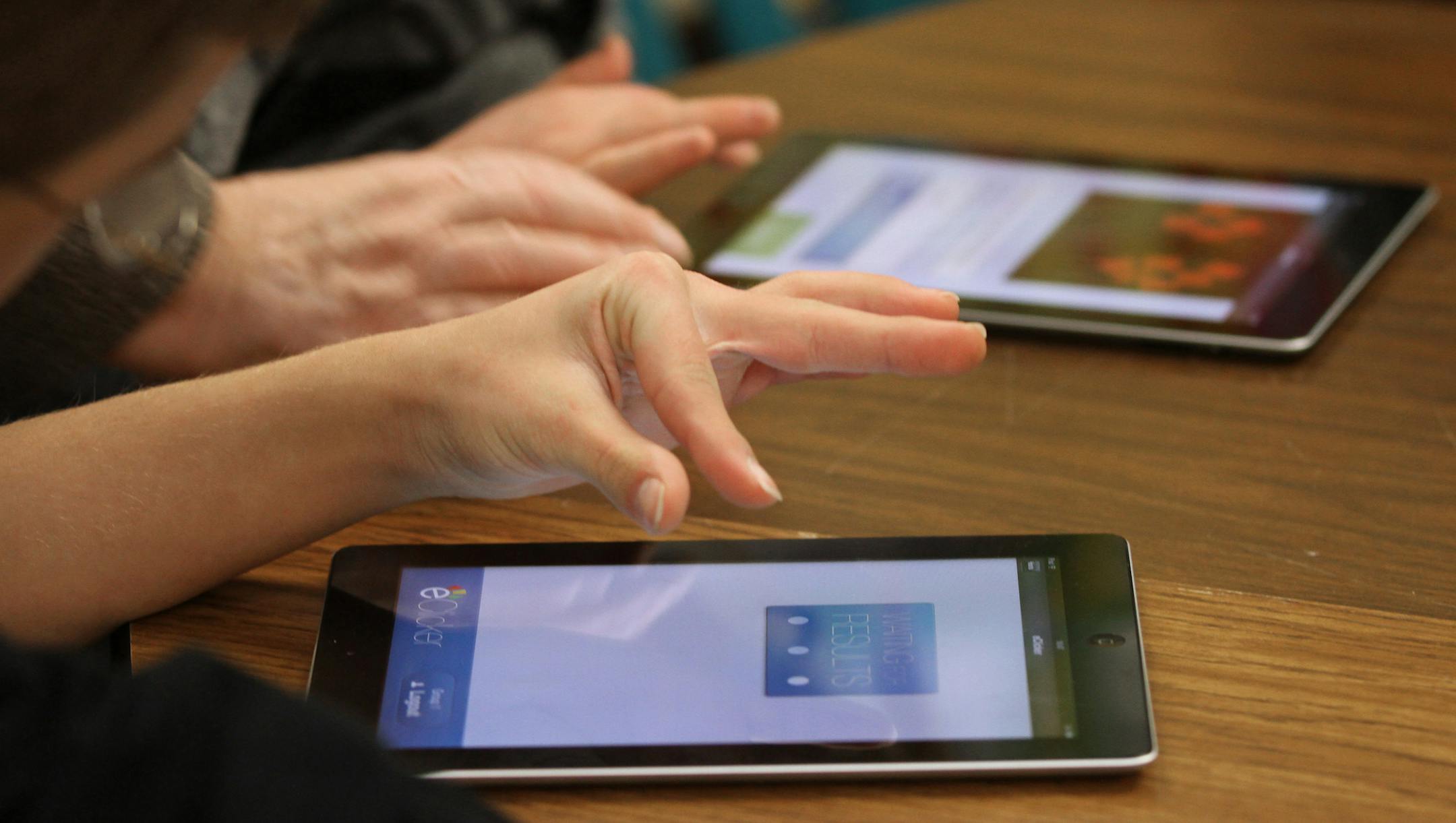 Developmentally disabled students at Northdale Middle School in Coon Rapids used IPads in class on 11/14/12.] Bruce Bisping/Star Tribune bbisping@startribune.com ORG XMIT: MIN1211141537390369