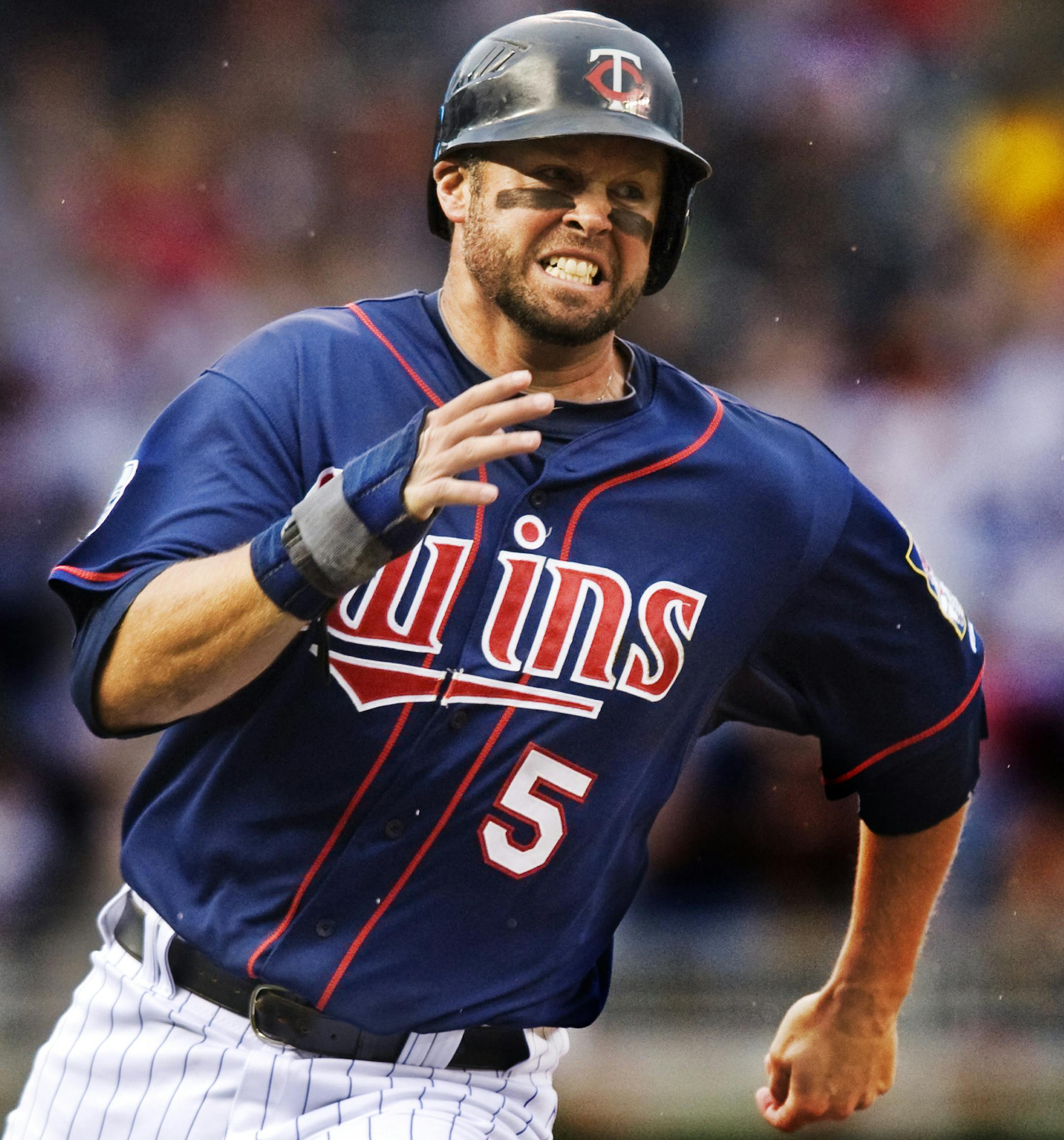 DAVID BREWSTER ï dbrewster@startribune.com Monday 09/07/10 Minneapolis TWINS vs. KANSAS CITY ROYALS ] In the bottom of the 4th inning, Michael Cuddyer heads for home on a hit from Jim Thome, for the Twins 2nd run. ORG XMIT: MIN2013071517065369 ORG XMIT: MIN1307151711150890