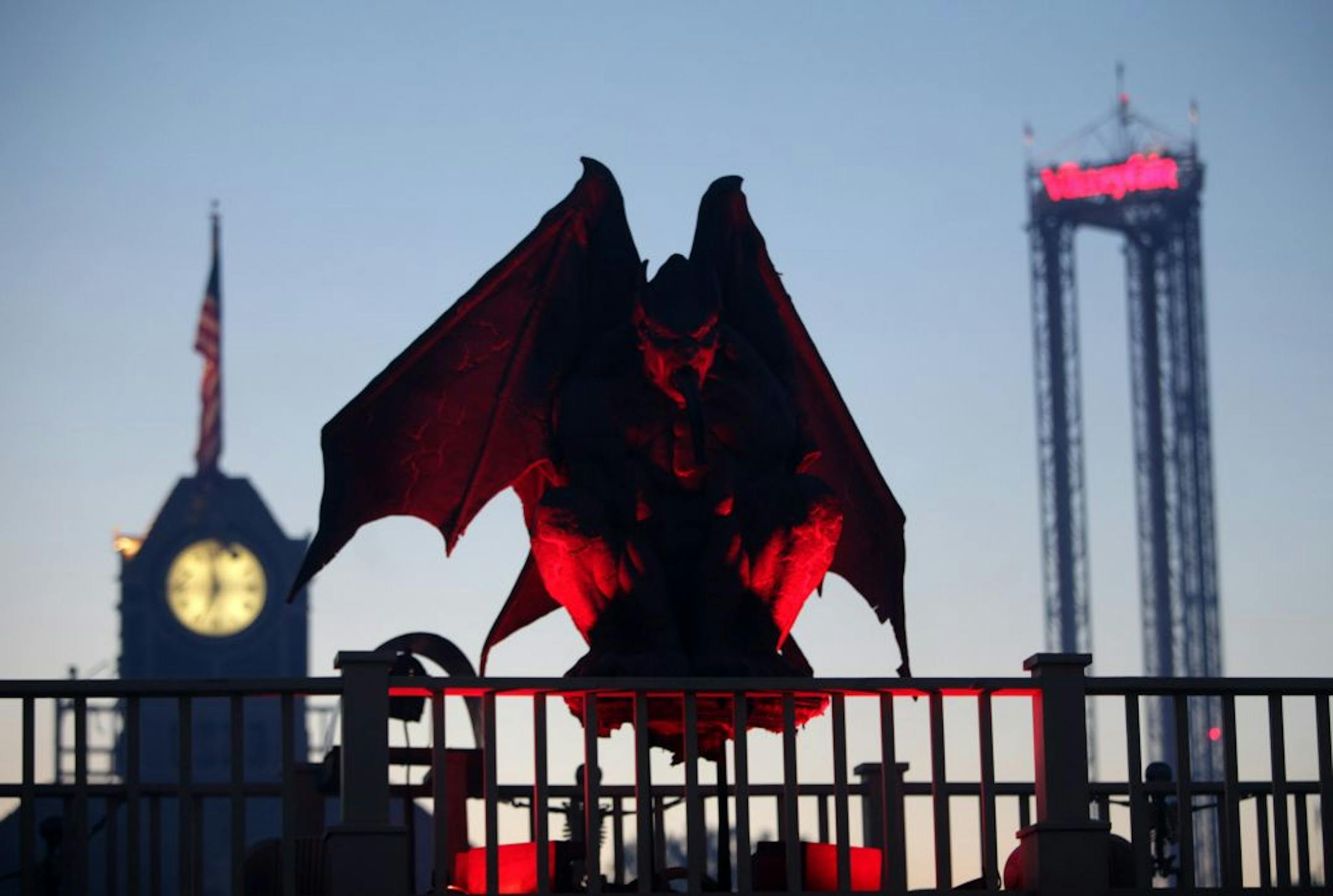 KYNDELL HARKNESS � kharkness@startribune.com 10/09/09Randy Salas gets to be a zombie[A gargoyle decorated the front entrance for Valleyfair's "Valleyscare".